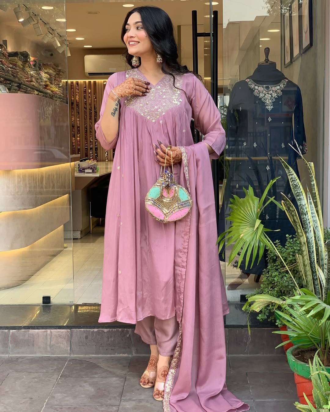 Baby Pink Chinon Kurta Pant Set With Heavy Thread Embroidery Work