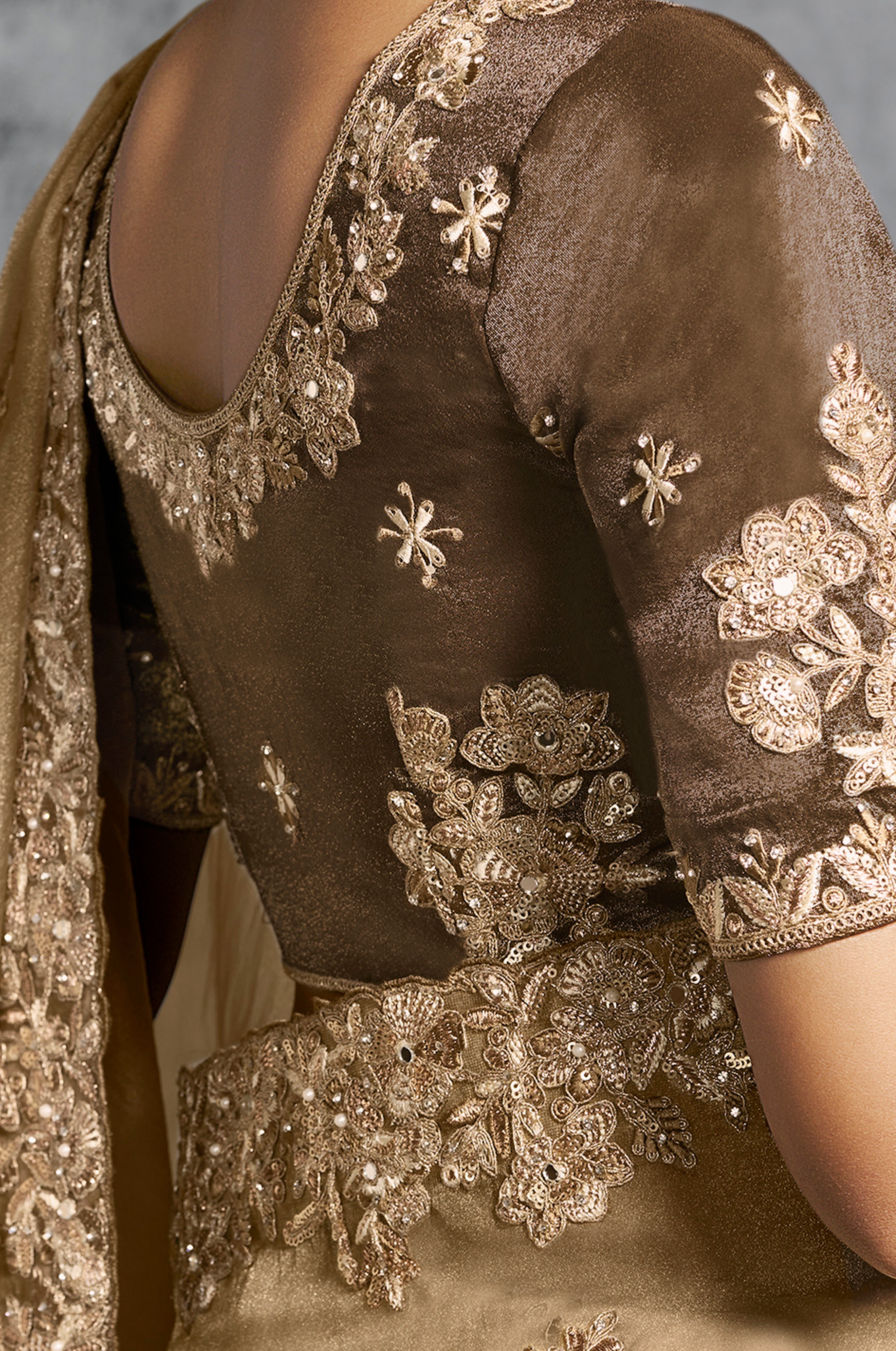 Beige Saree With Thread Embroidery Work ,Hand-Finished Stone & Mirror work With Embroidery Blouse