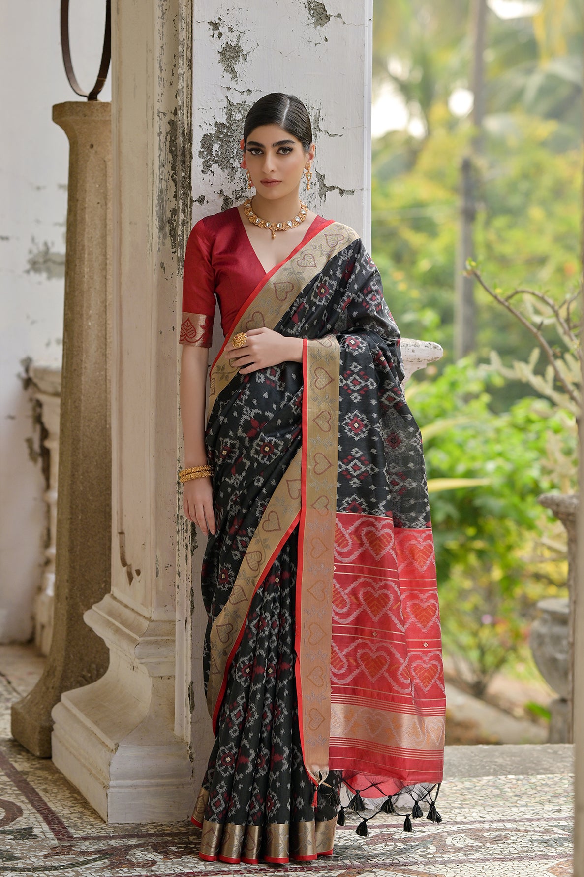 Black Raw Silk Saree with Ikkat Design and Contrast Pallu