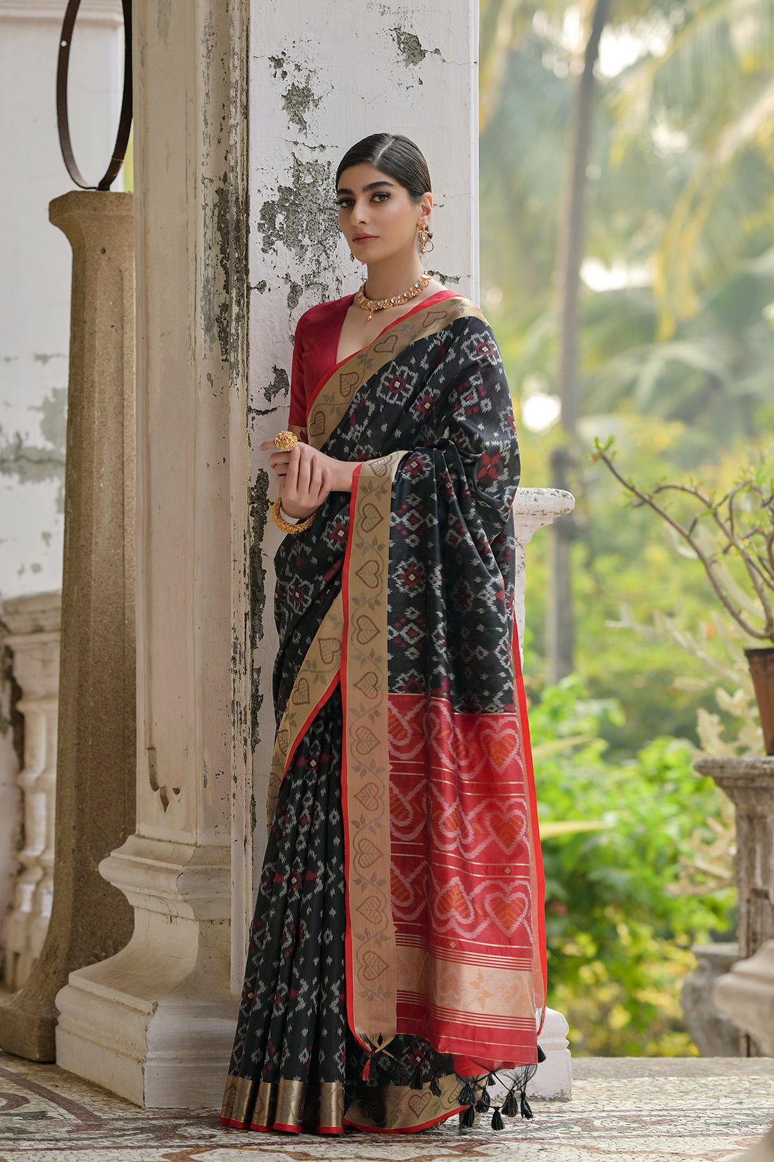 Black Raw Silk Saree with Ikkat Design and Contrast Pallu