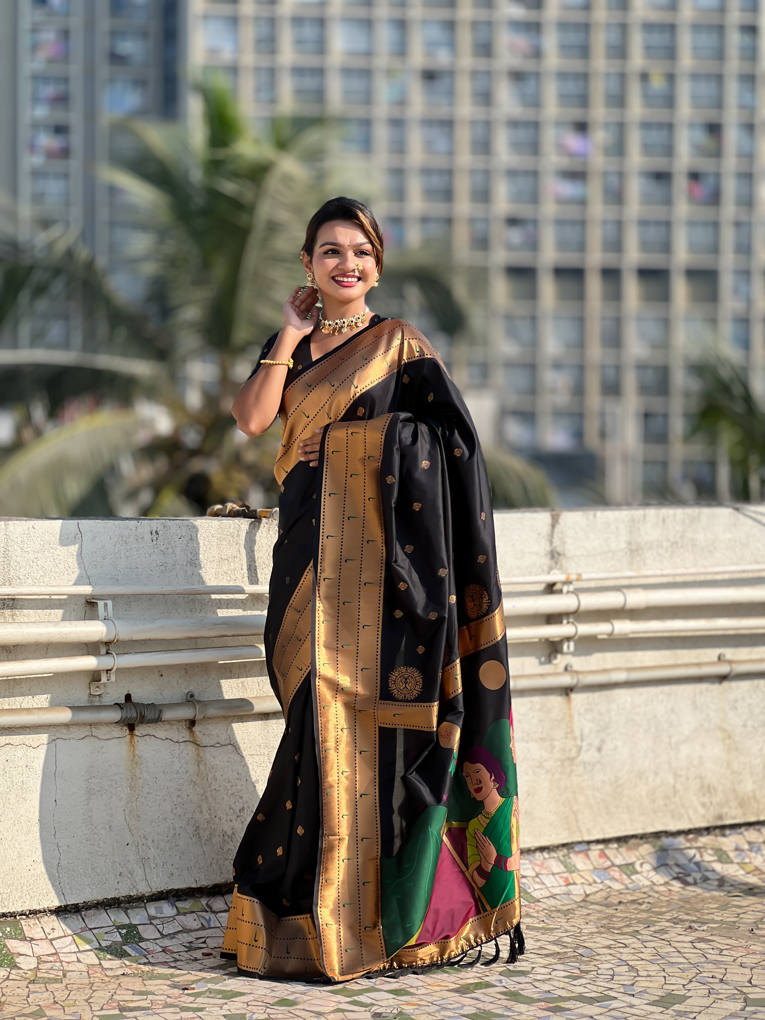 Black Soft Silk Weaving Figure Pallu Designer Ceremonial Saree