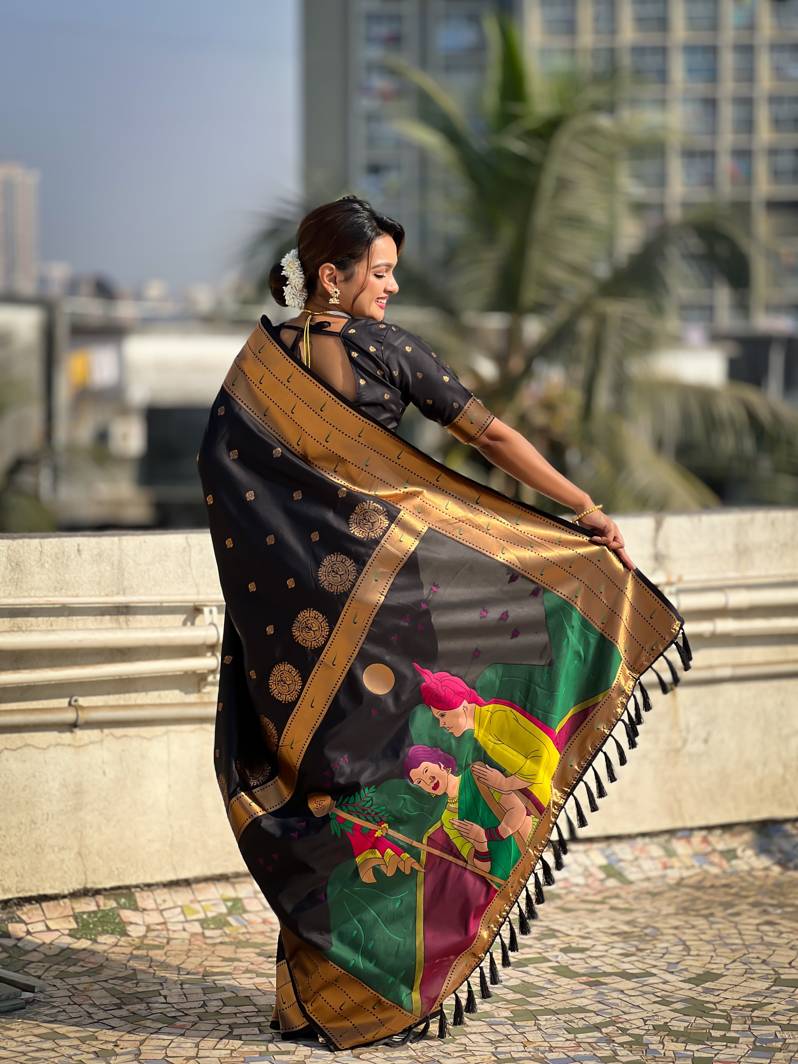 Black Soft Silk Weaving Figure Pallu Designer Ceremonial Saree