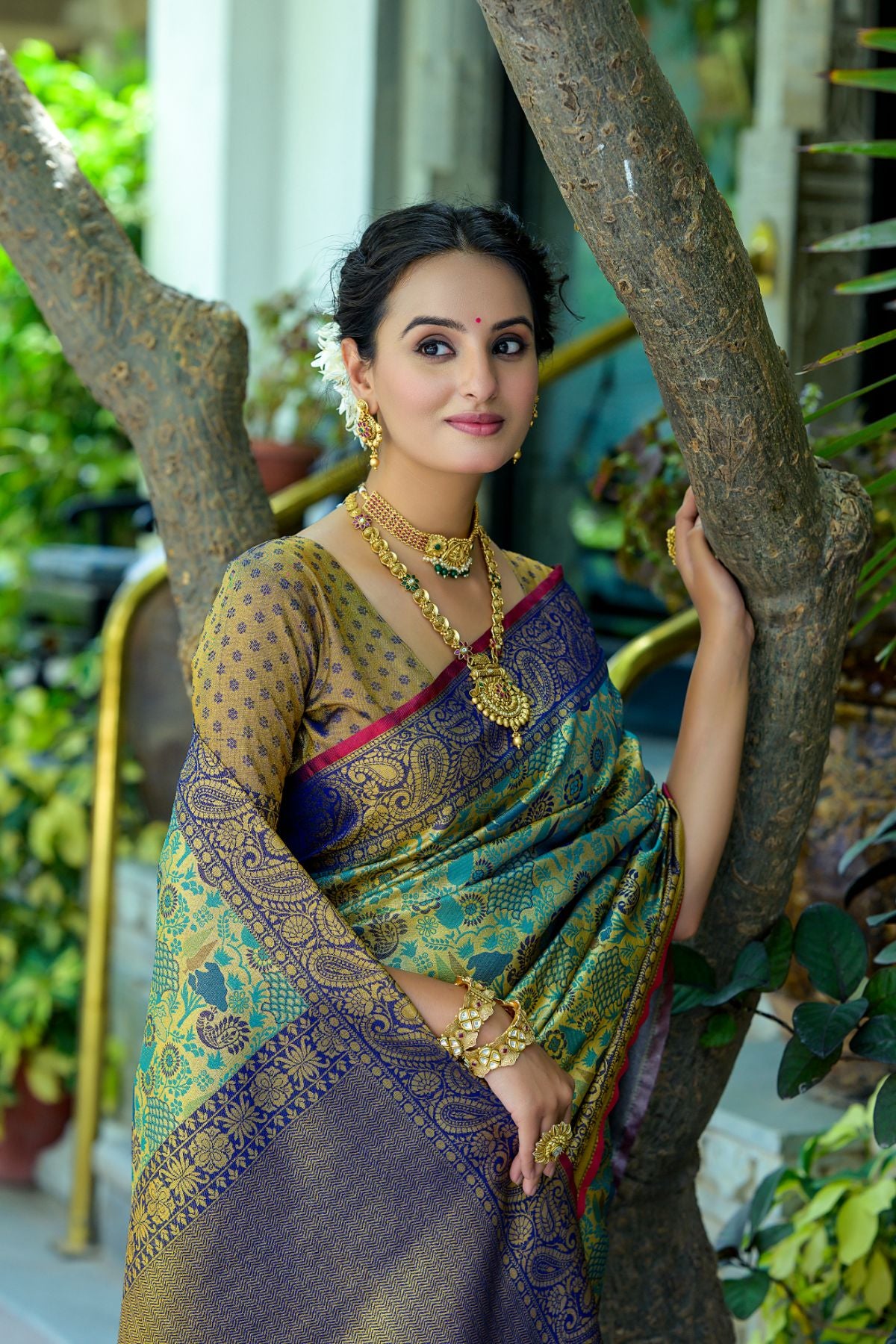 Blue Kanjivaram Saree with Zari Design and Pallu
