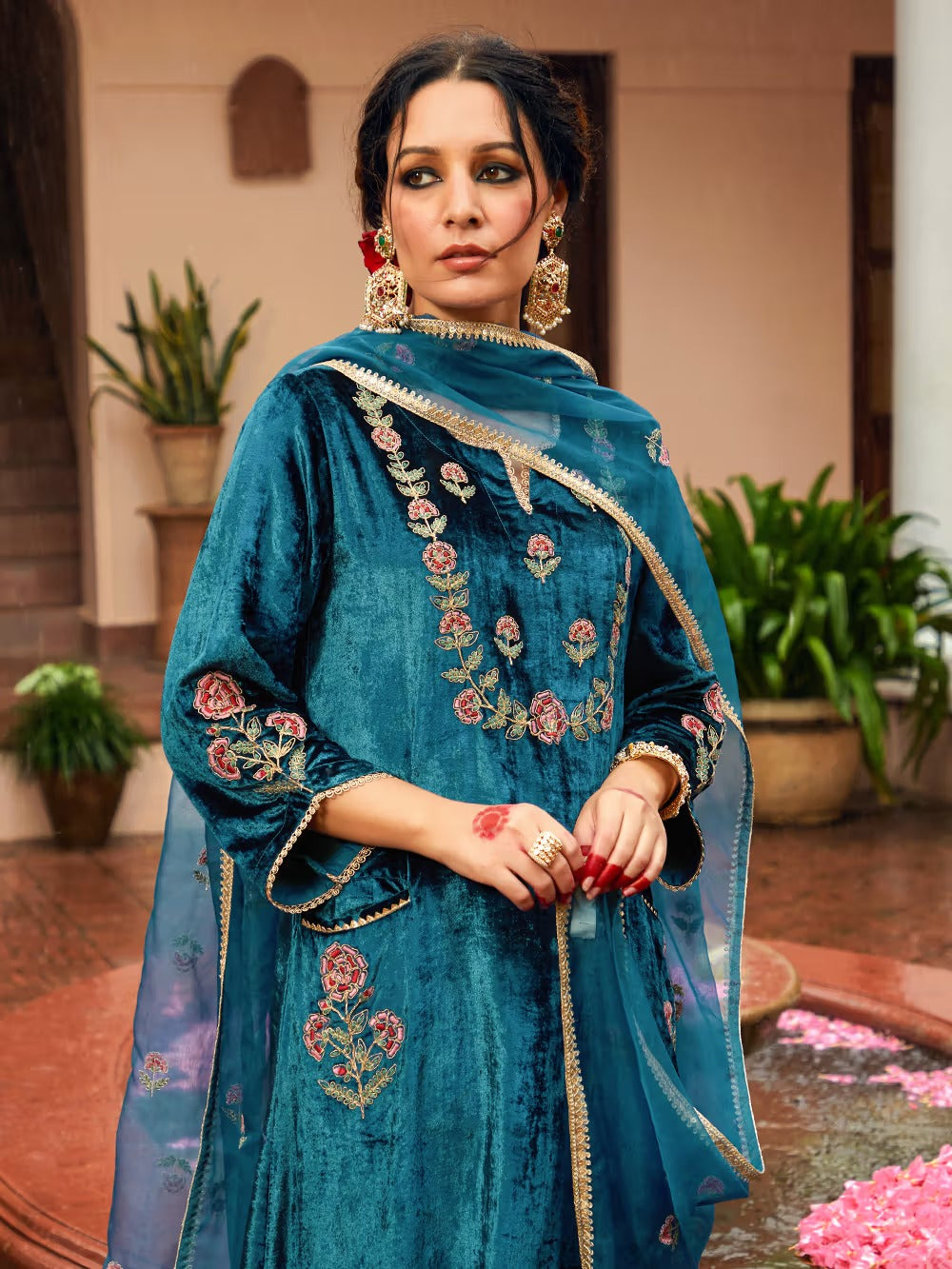 Blue Velvet Kurta Pant Set With Heavy Thread Embroidery Work