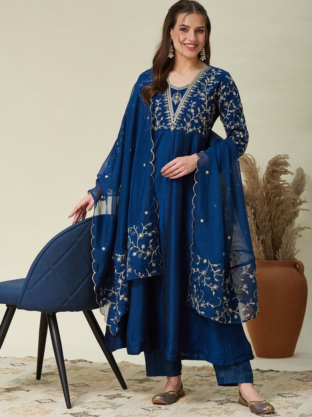 Blue Vichitra Silk Kurta Pant Set With Heavy Thread Embroidery Work