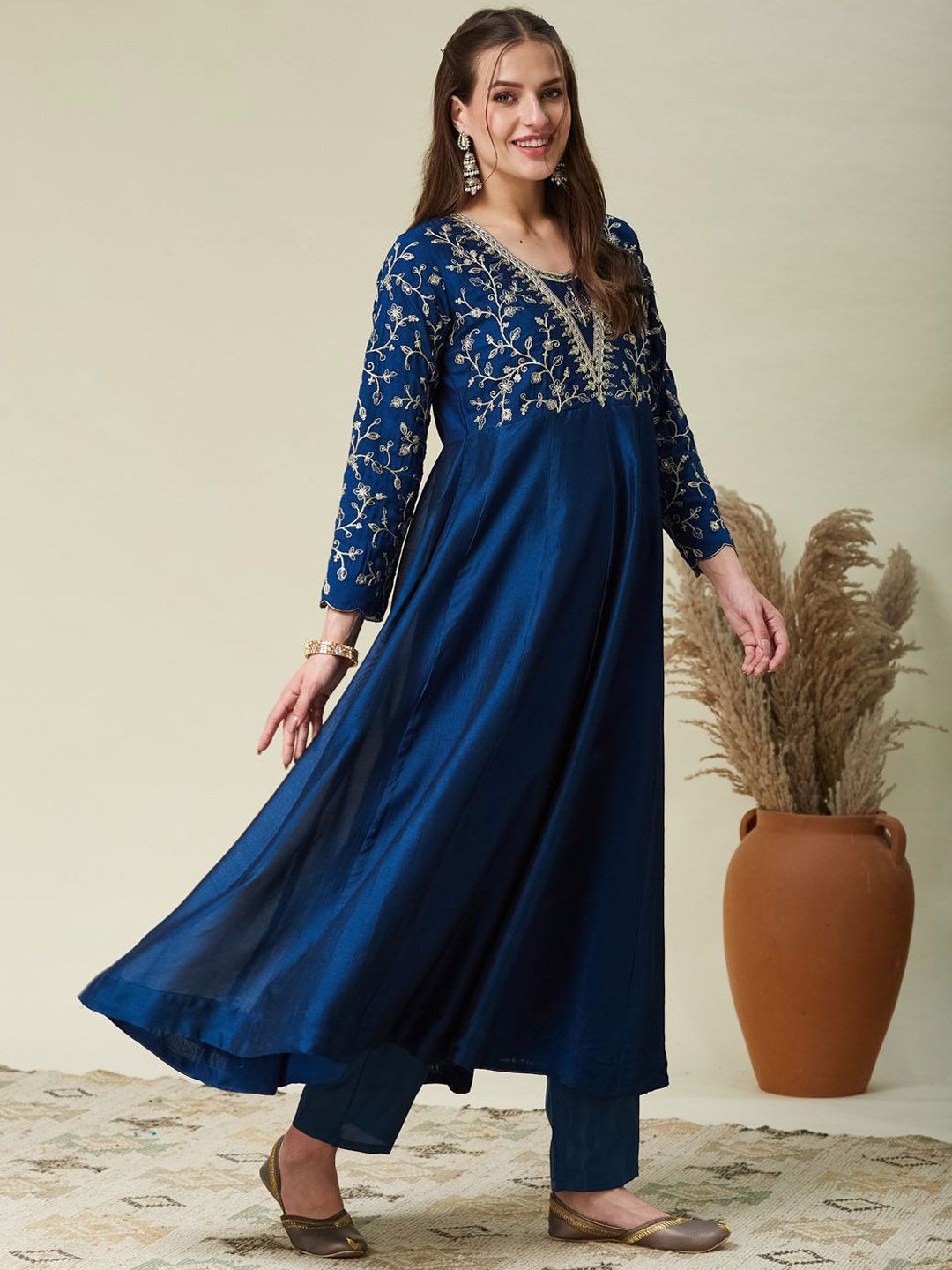 Blue Vichitra Silk Kurta Pant Set With Heavy Thread Embroidery Work