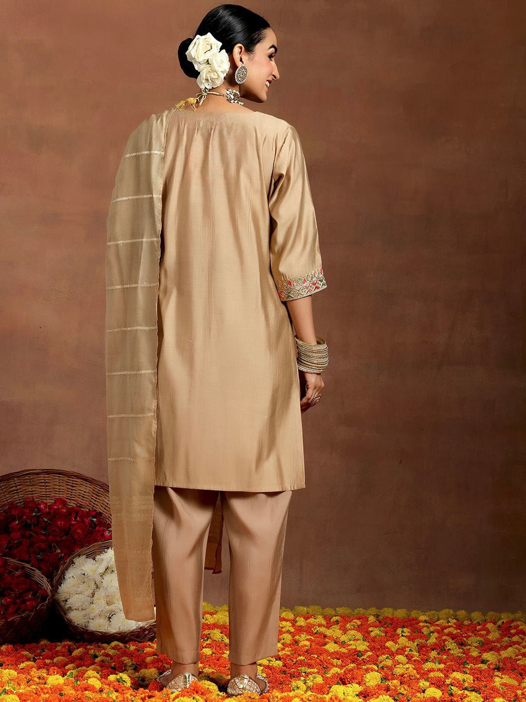 Cream Chanderi Kurta Pant Set With Heavy Thread Embroidered Work