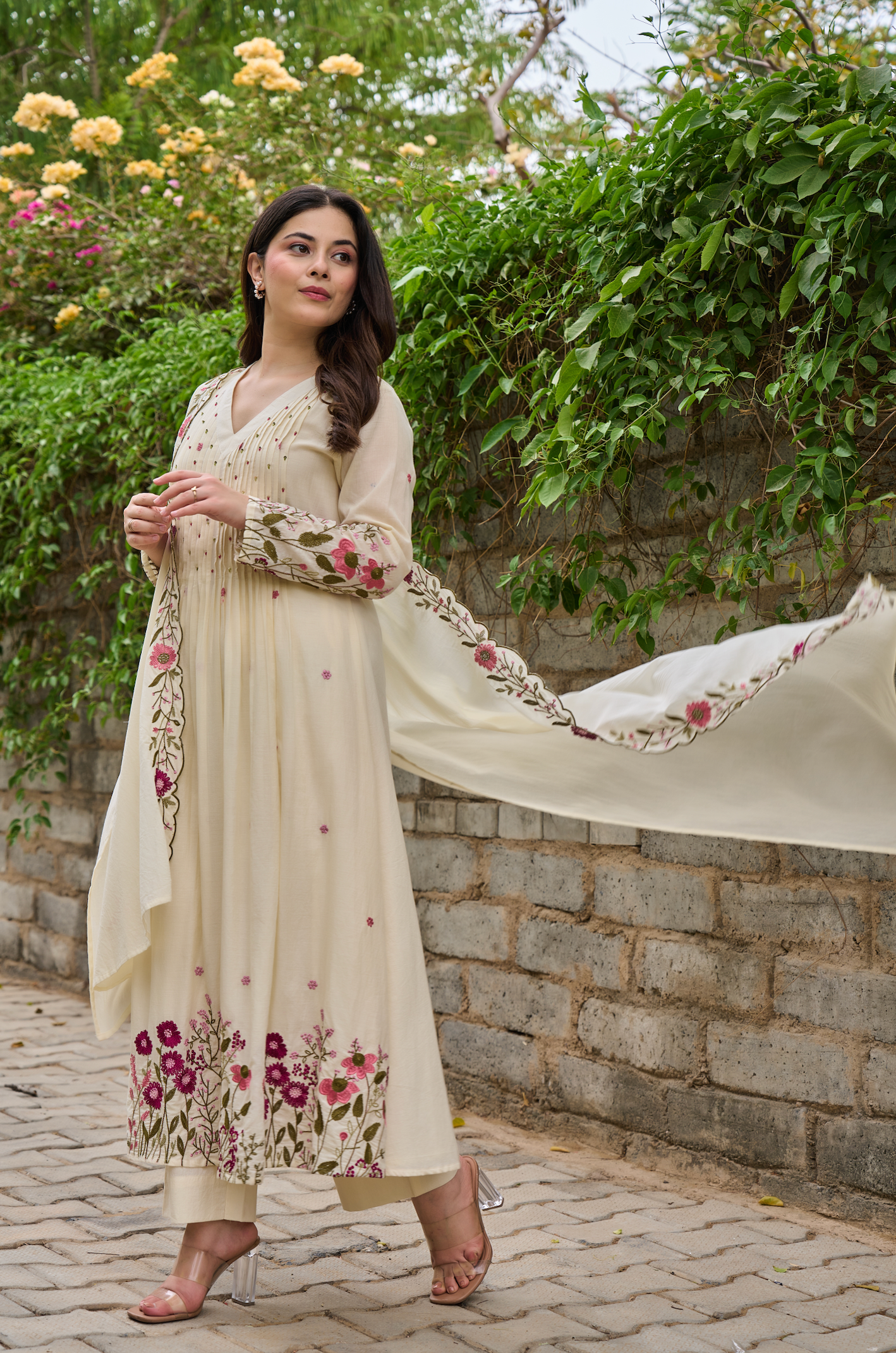 Cream Chanderi Silk Kurta Pant Set With Heavy Thread Embroidery With Hand Work