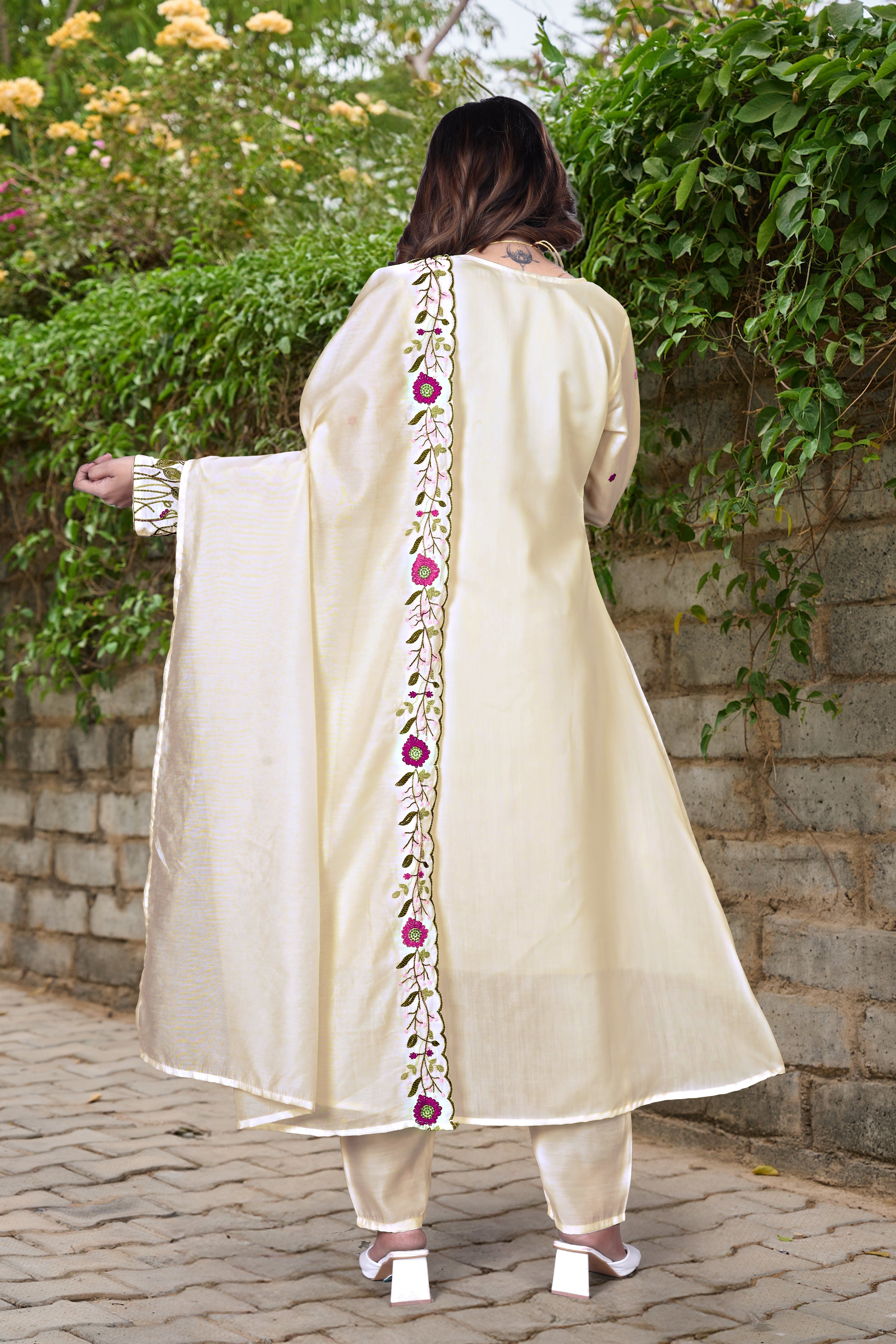 Cream Chanderi Silk Kurta Pant Set With Heavy Thread Embroidery With Hand Work