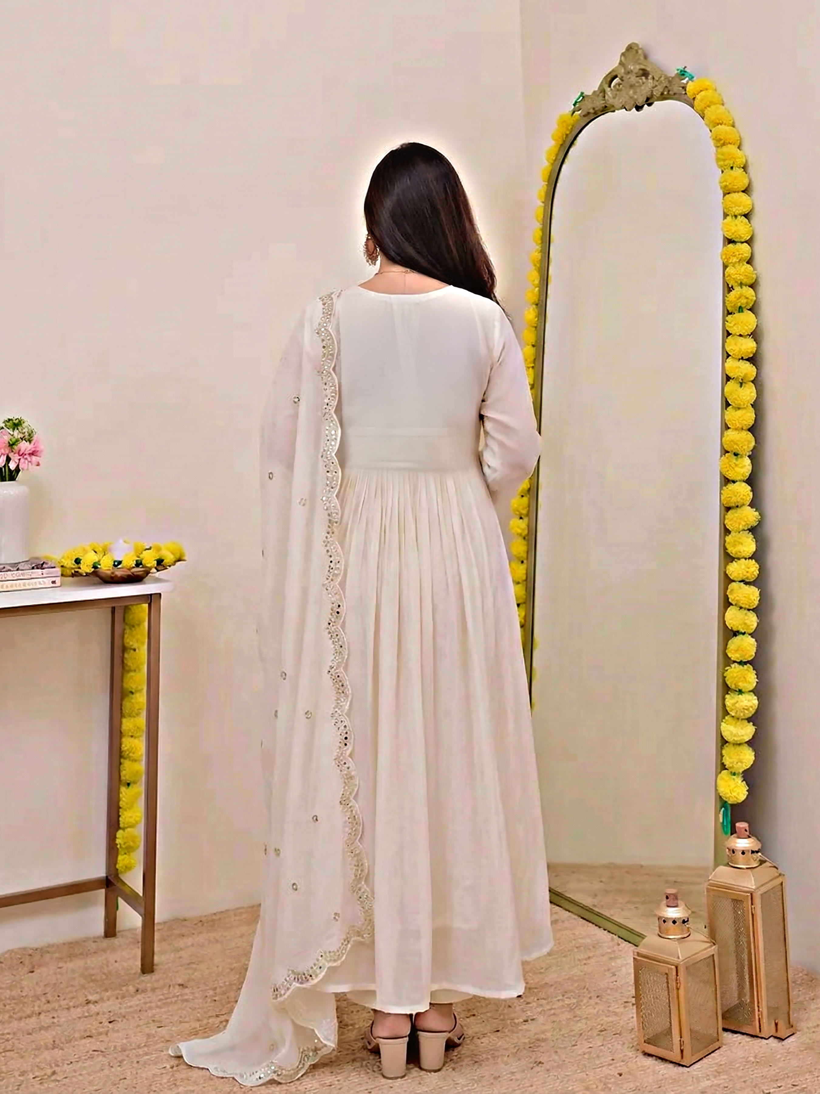 Cream Chanderi Silk Kurta Pant Set With Heavy Thread Embroidery Work