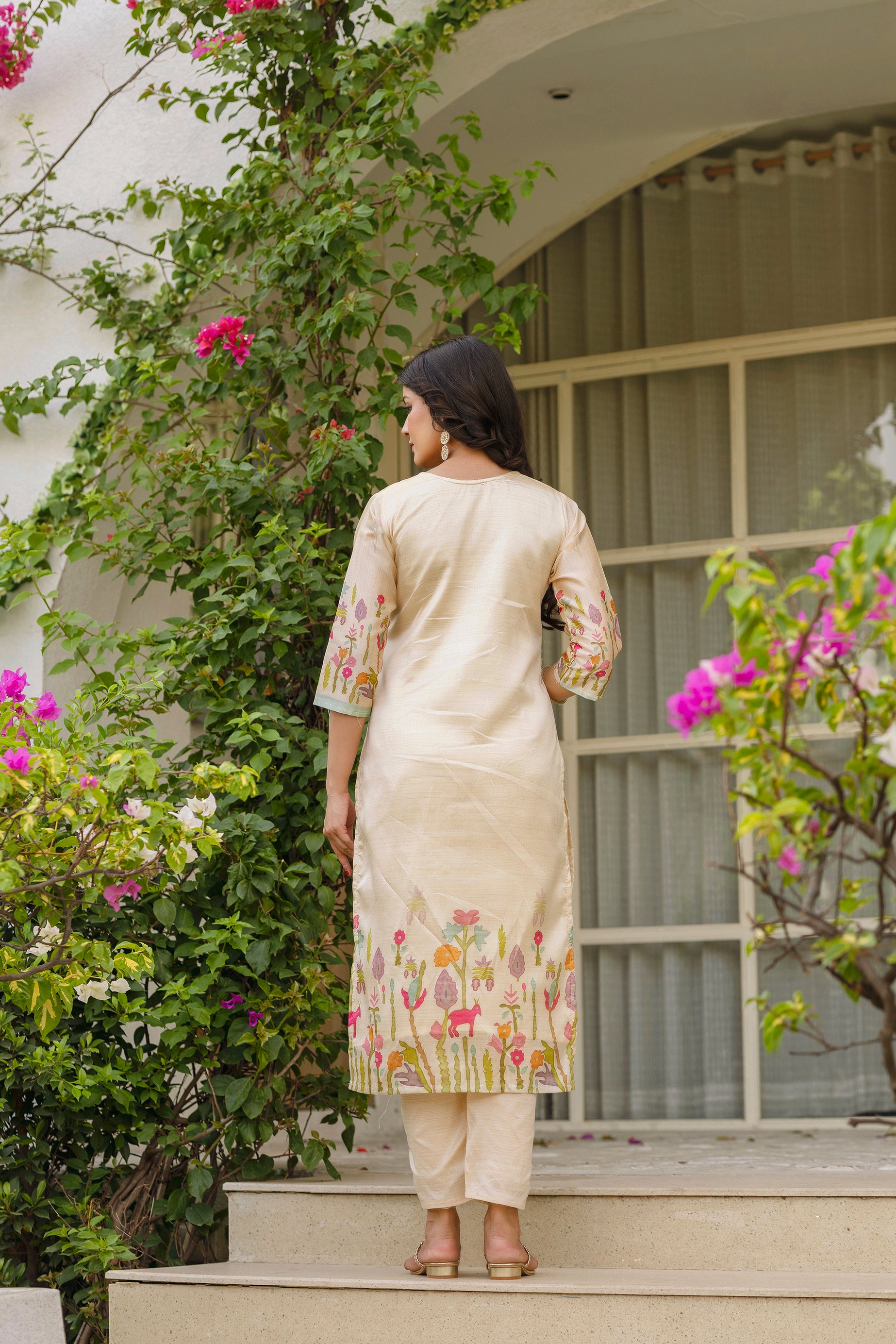 Cream Vichitra Silk Kurta Pant Set With Thread Embroidered With Print & Beads Work