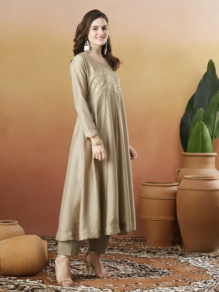 Cream Vichitra Silk Kurta Pant Set With Thread Embroidered With Sequins Work