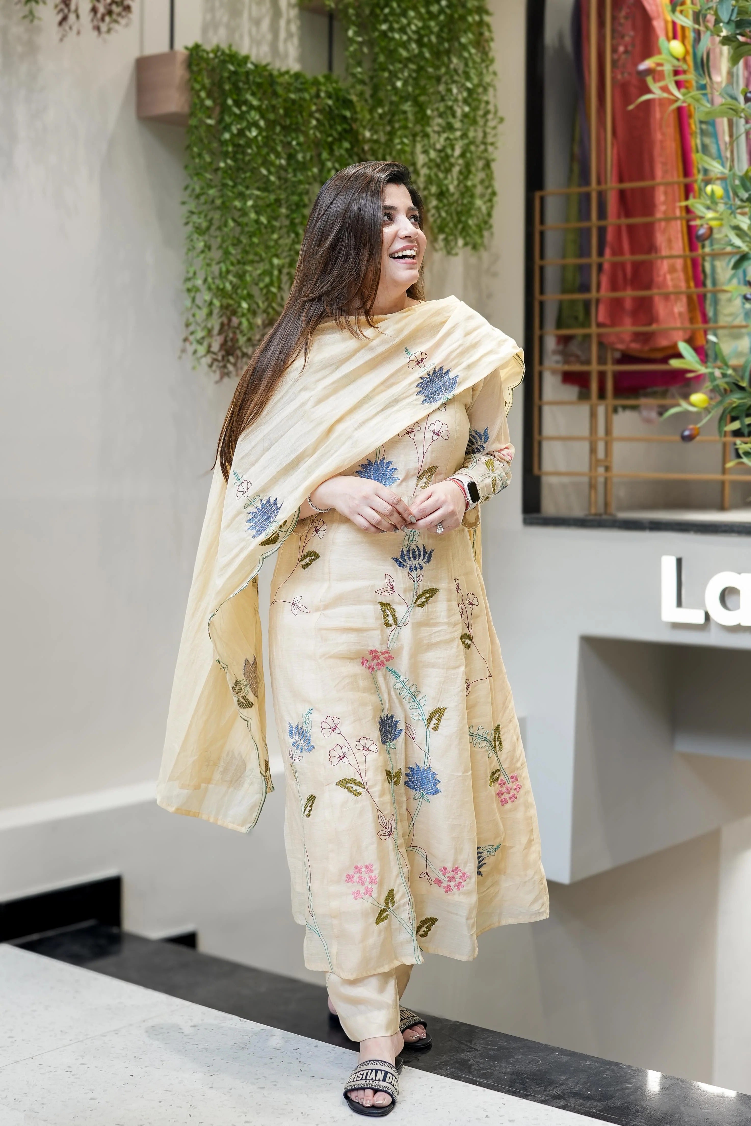 Cream Viscose Chanderi Kurta Pant Set With Heavy Thread Embroidered Work