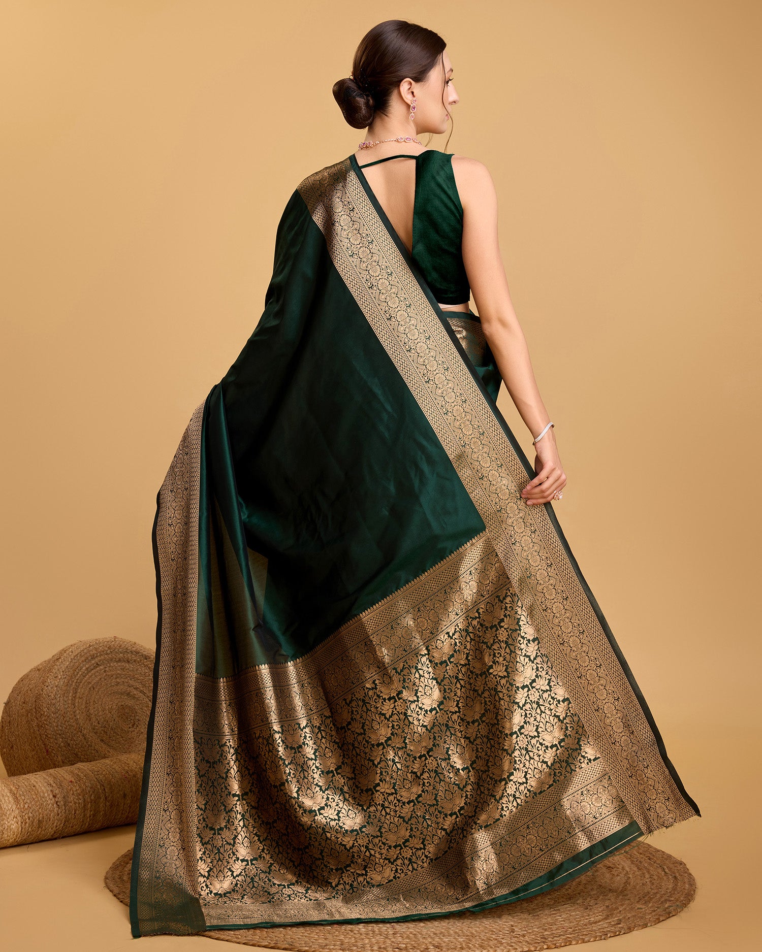 Green Colour Beautiful Soft Silk Saree With Zari Woven Designer