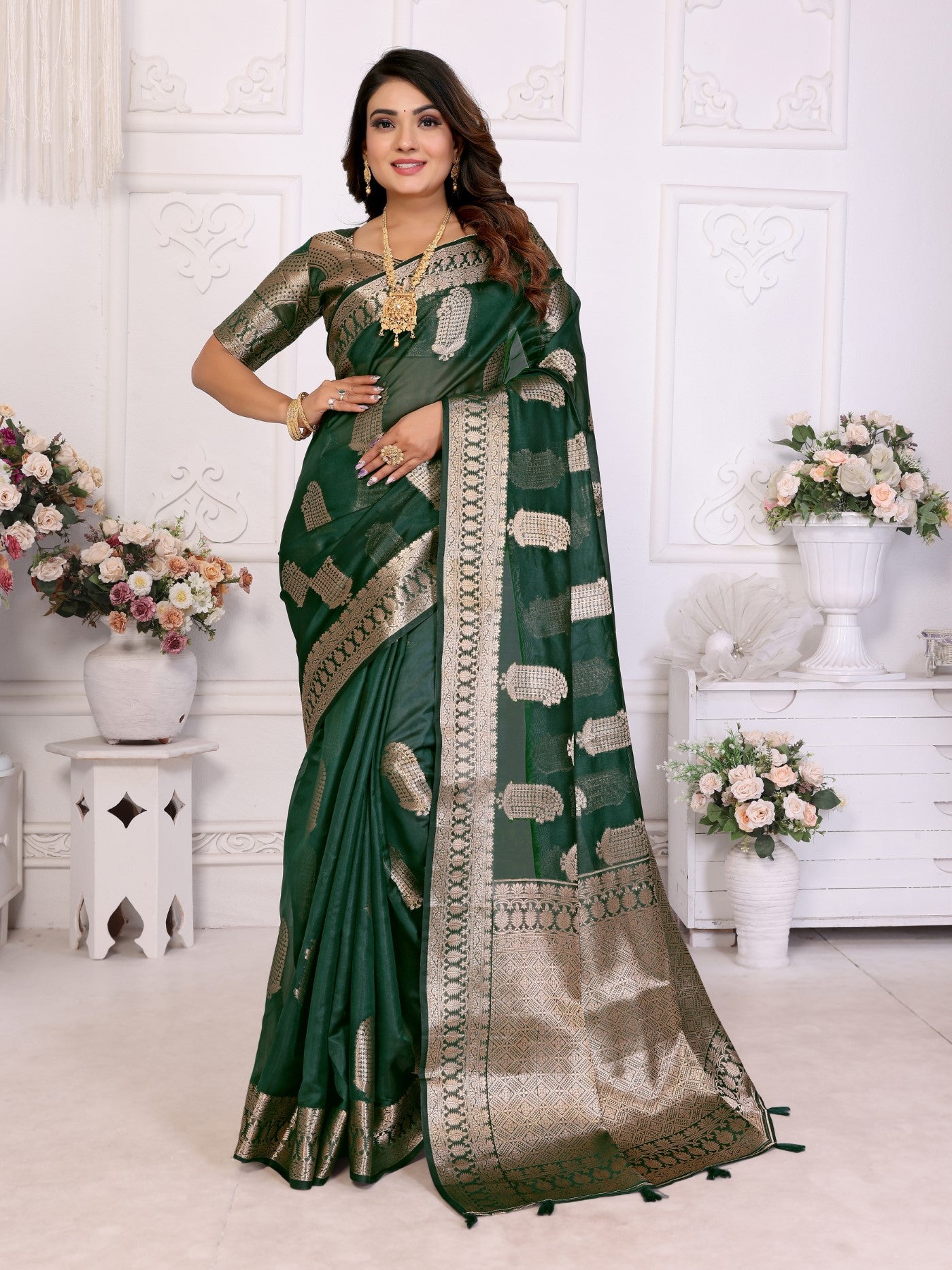 Green Soft Organza Silk Saree With Elegant Weaving
