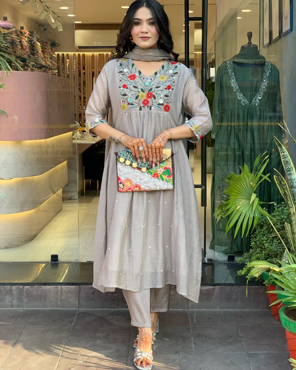 Grey Chinon Viscose Kurta Pant with Heavy Thread Embroidery Work