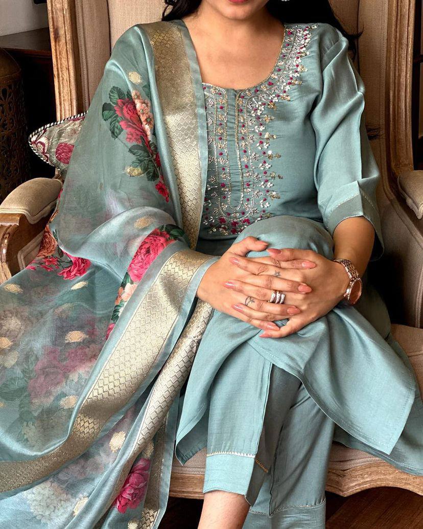 Grey Kurta Pant Set with Thread Embroidery Work With Printed Dupatta
