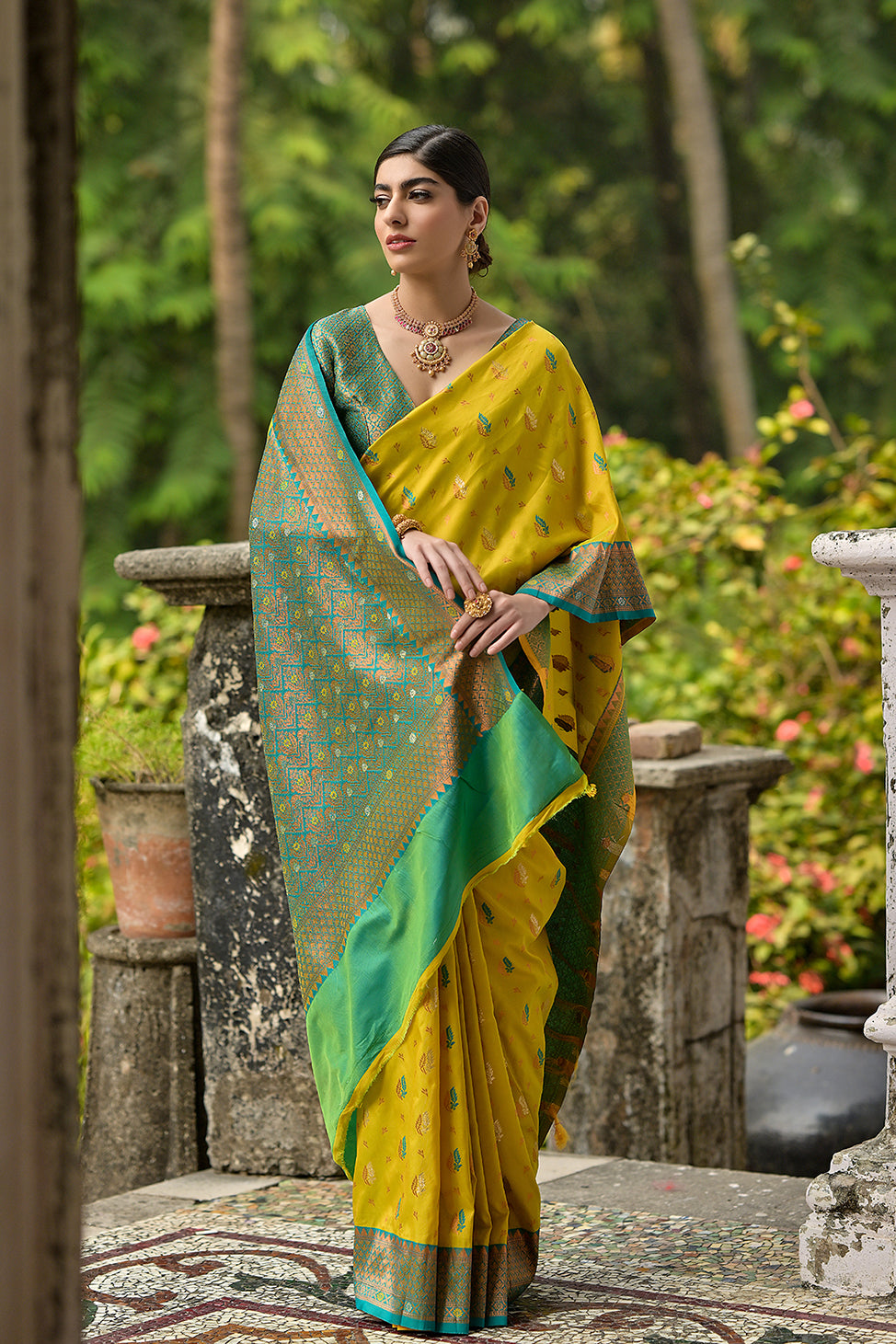 Lemon-Yellow Banarasi Silk Saree with Leaf Design and Contrast Pallu