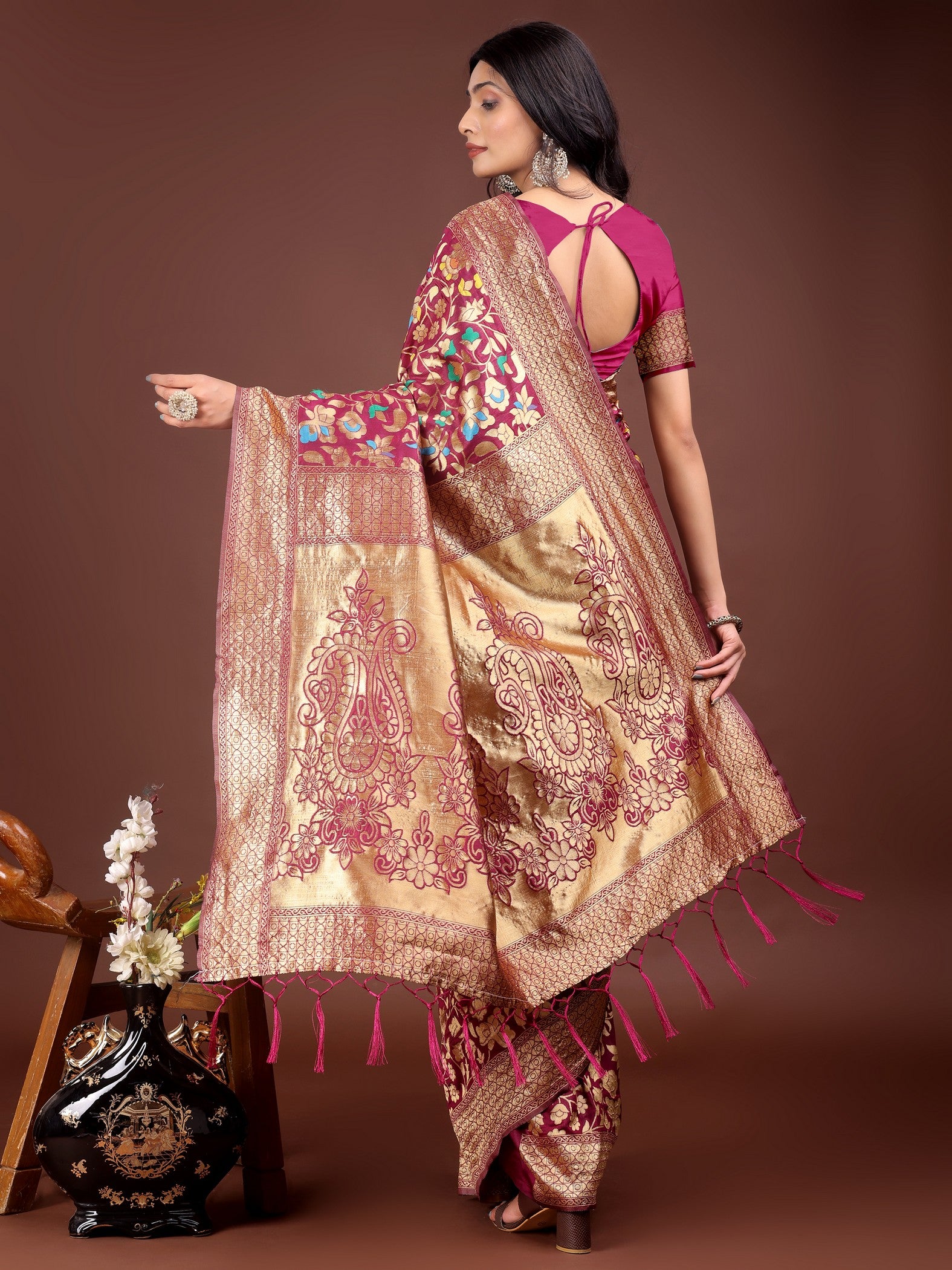 Magenta Lichi Silk Woven Designer Girlie Partywear Saree