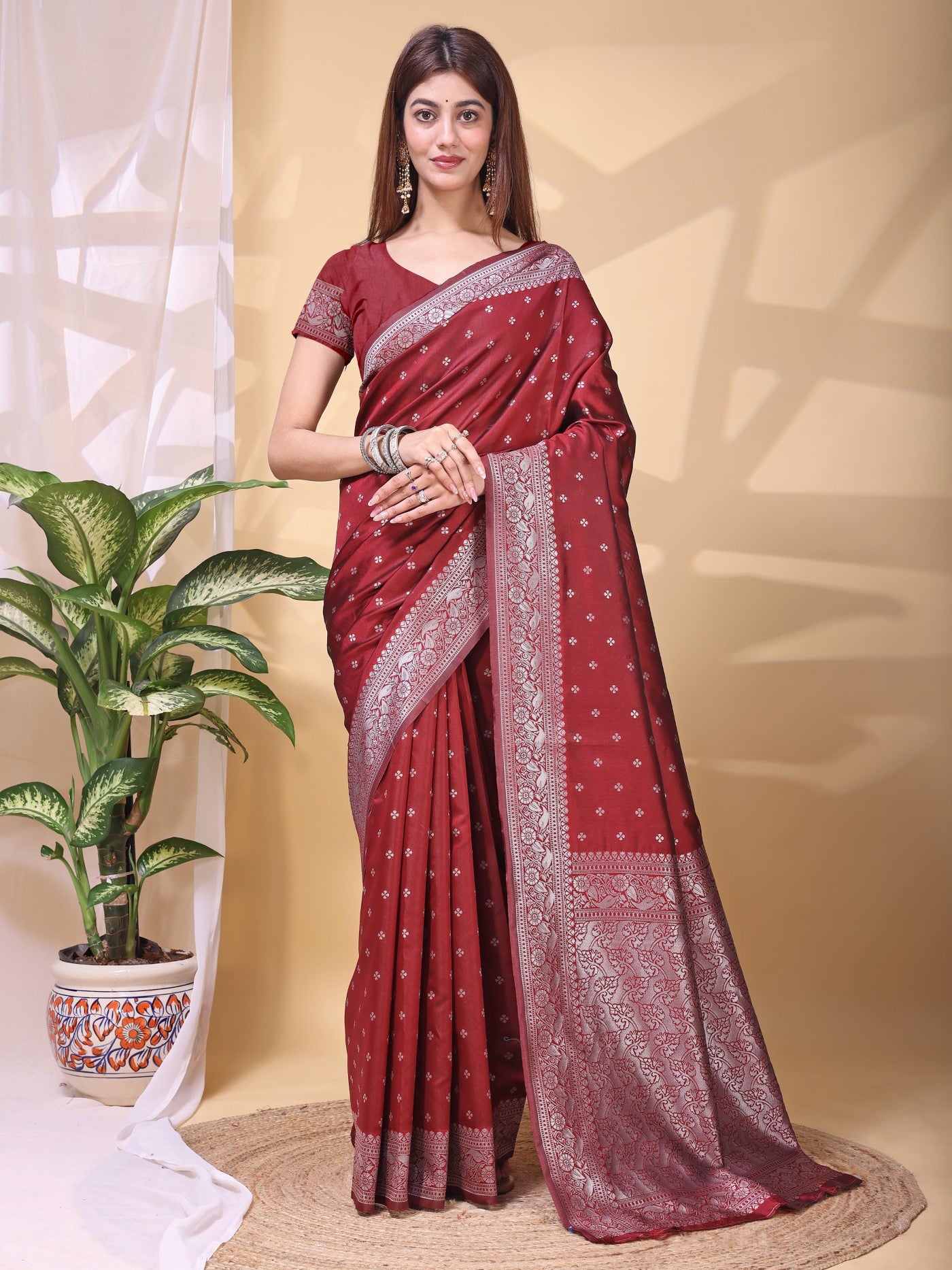 Maroon Lichi Silk Saree With Classic Weaving