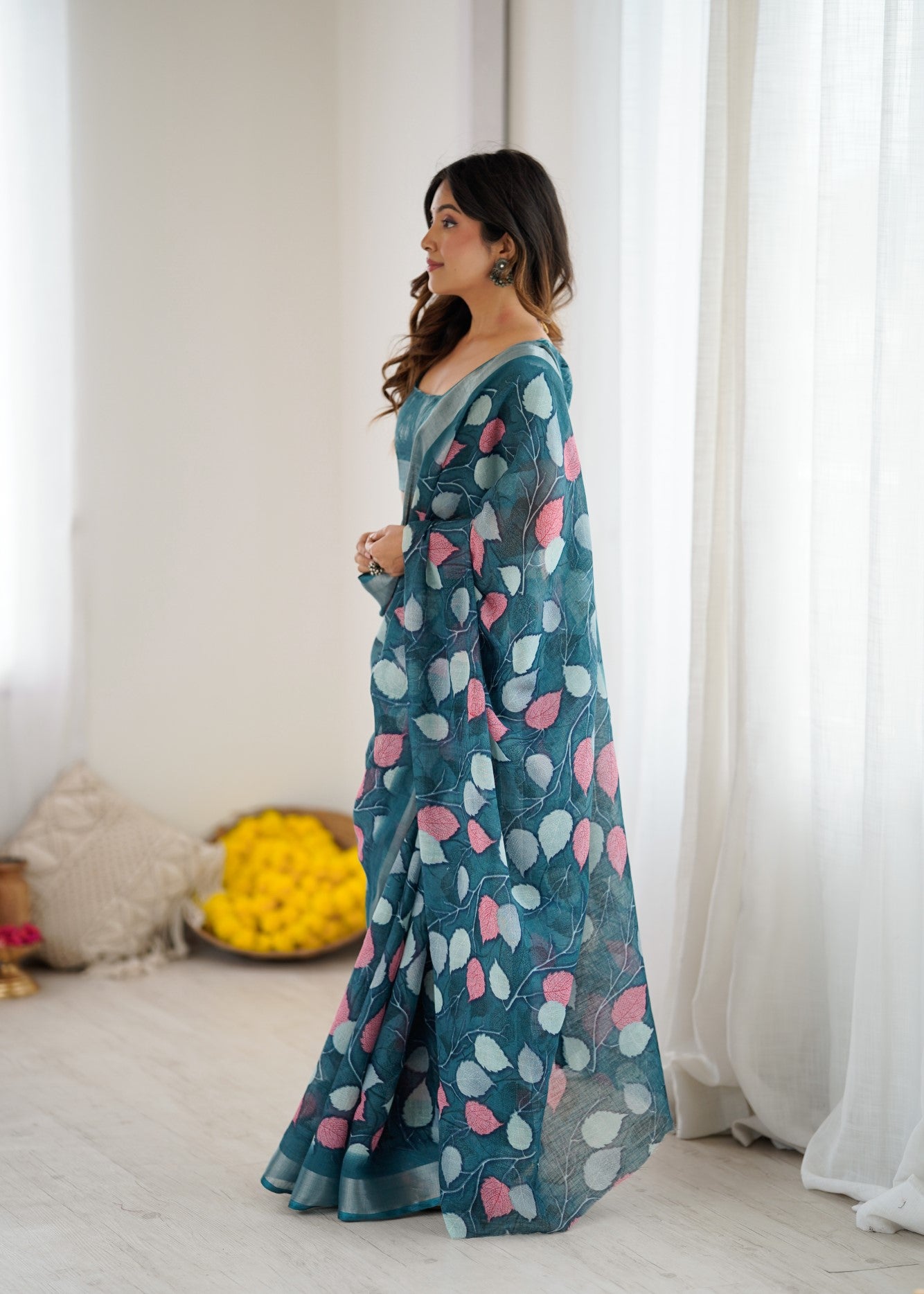 Morpich Linen Patta Saree With Printed Design