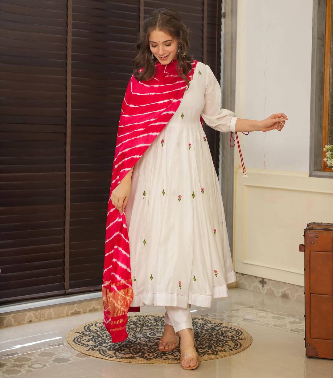 Off White Chanderi Kurta Pant Set With Heavy Thread Embroidery Work With Printed Dupatta