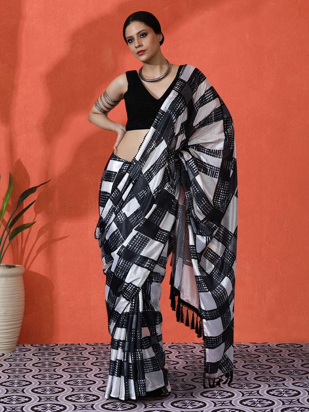 Off White Chinon Designer Digital Printed Girlie Partywear Saree