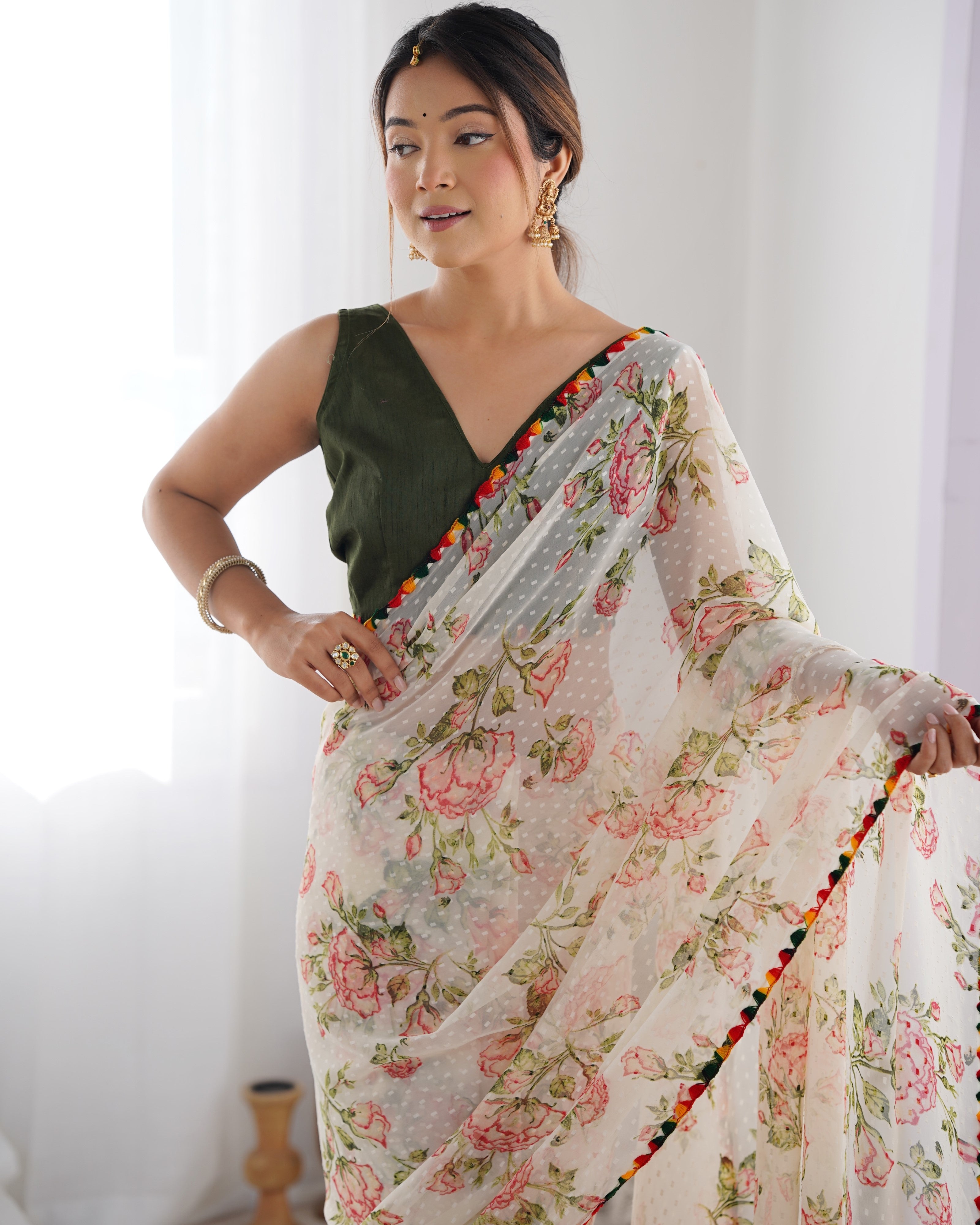 Off White Georgette Graceful Ethnic Partywear Saree