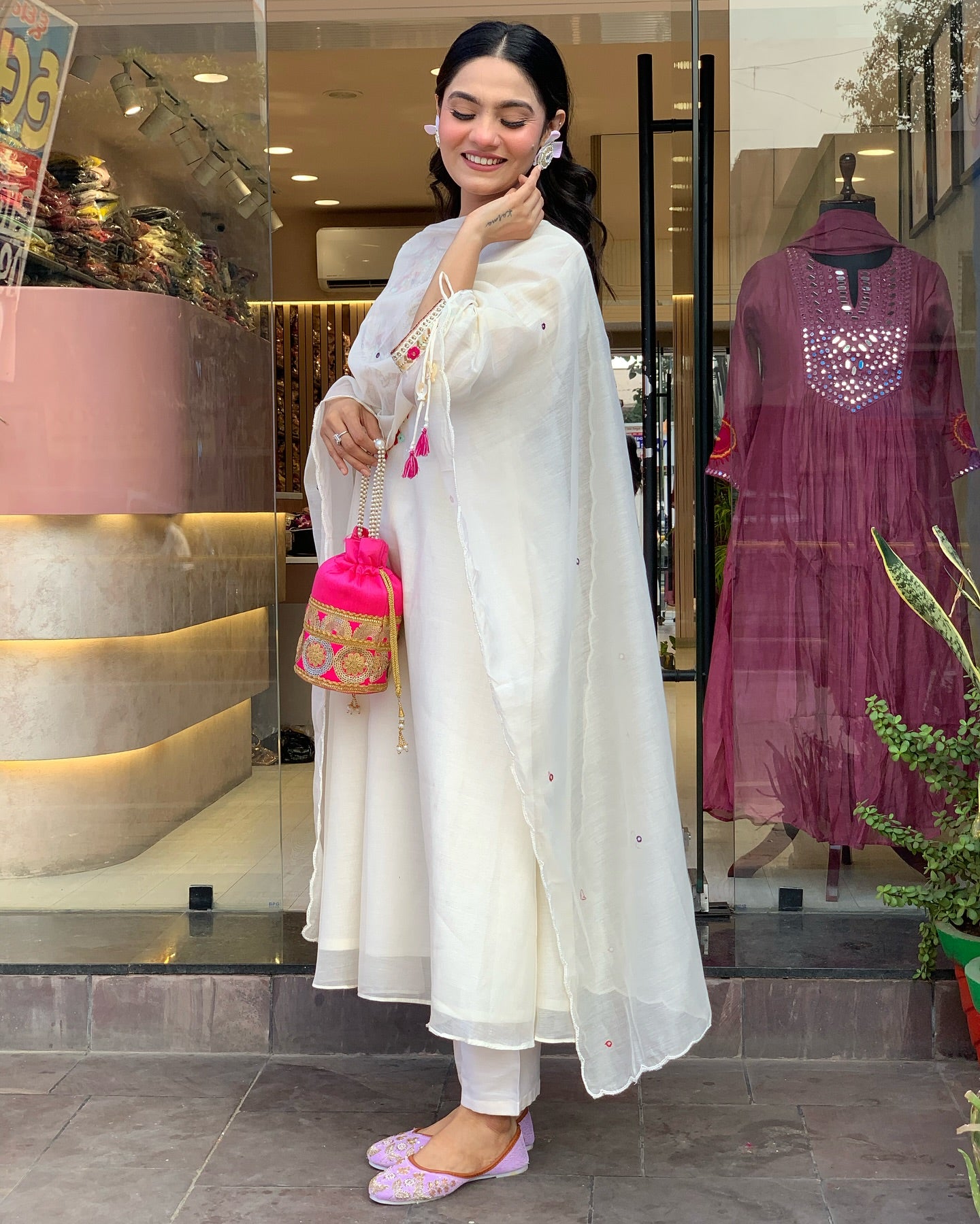 Off White Kurta Pant Set With Heavy Thread Embroidery Work