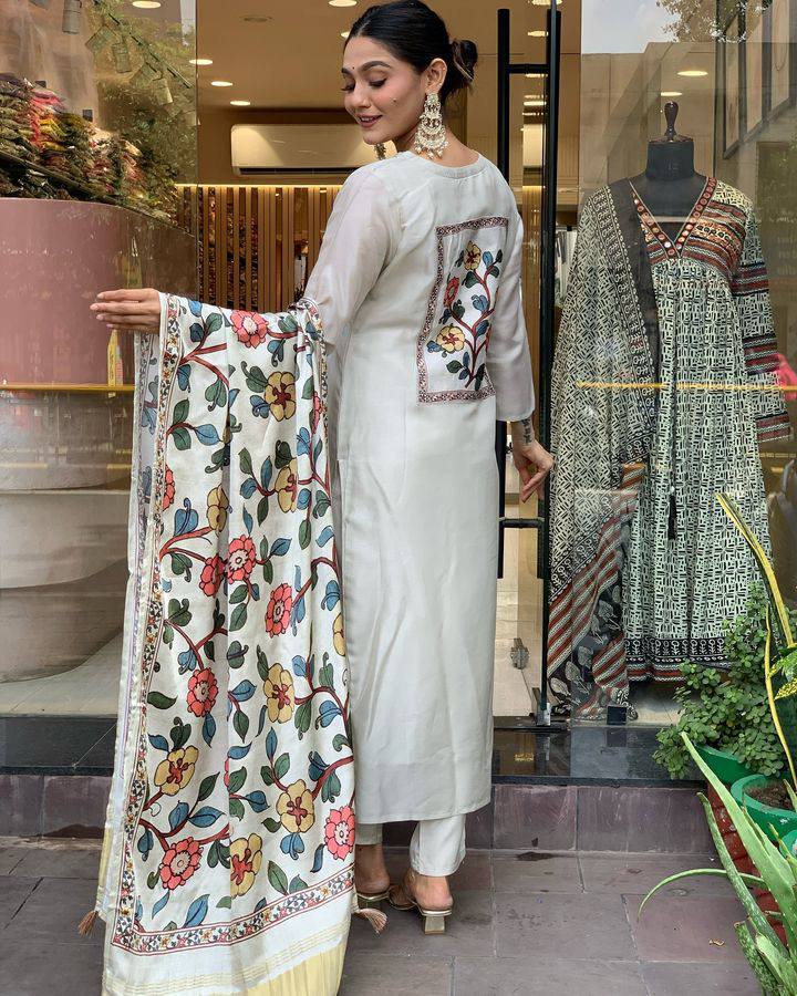 Off White Viscose Chanderi Kurta Pant Set With Embroidery Work