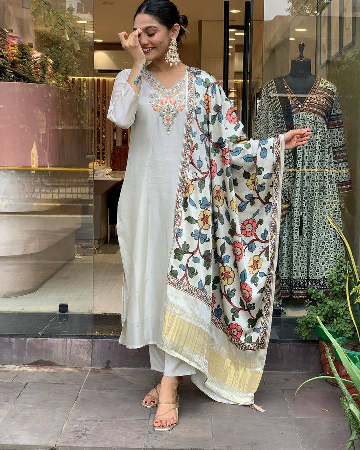 Off White Viscose Chanderi Kurta Pant Set With Embroidery Work