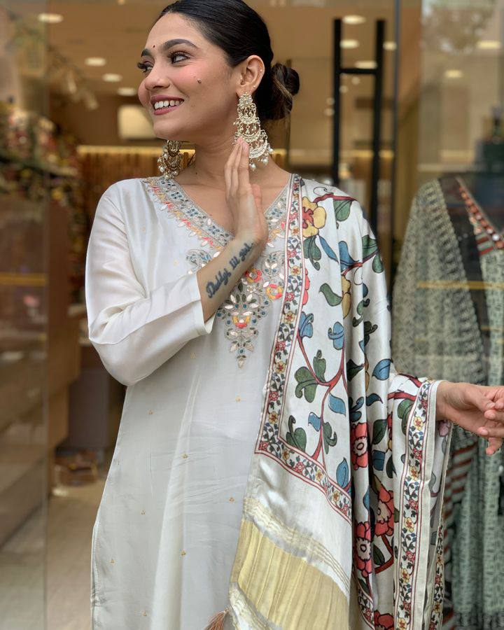 Off White Viscose Chanderi Kurta Pant Set With Embroidery Work