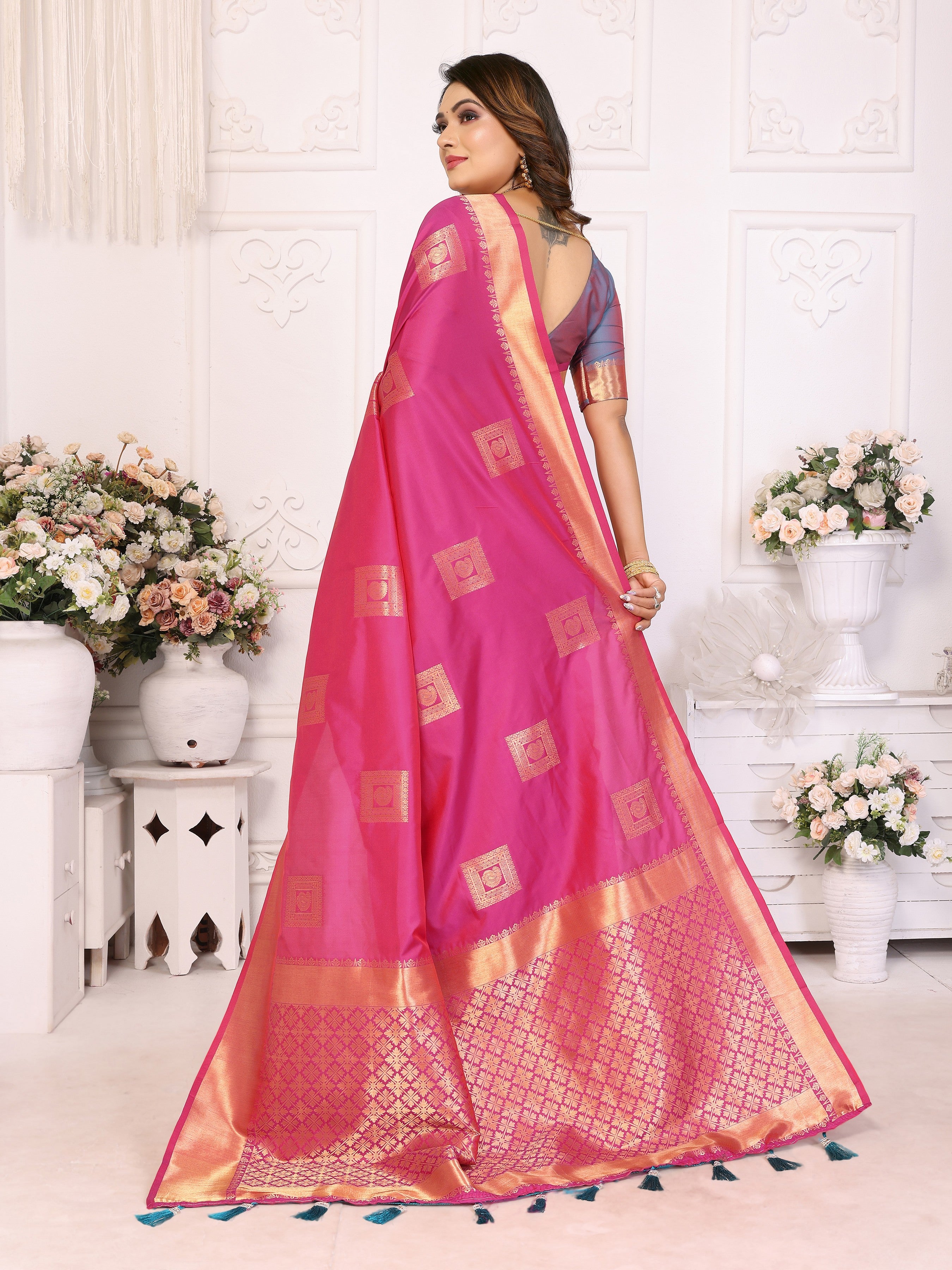 Pink Graceful Soft Silk Saree With Woven Zari Work