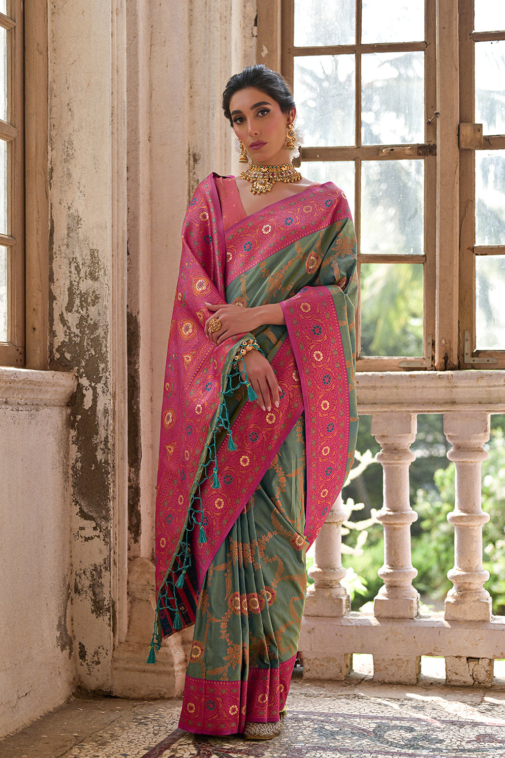 Rama Banarasi Silk Saree with Floral Jal and Contrast Pallu
