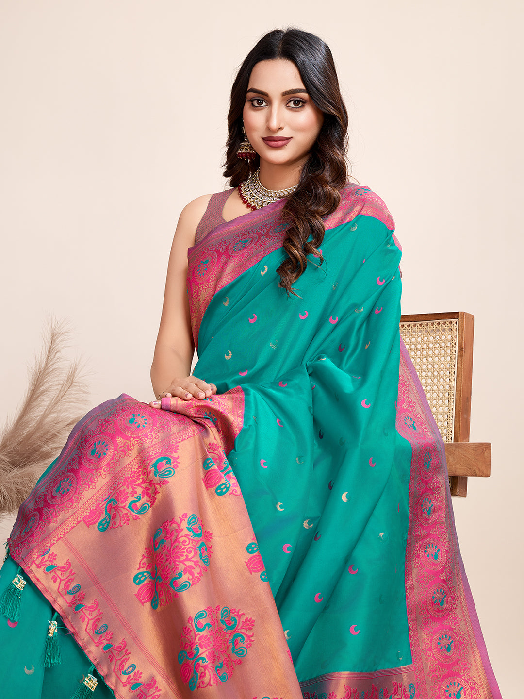 Rama Heavy Woven Designer Jacquard Silk Saree For Traditonal Looks