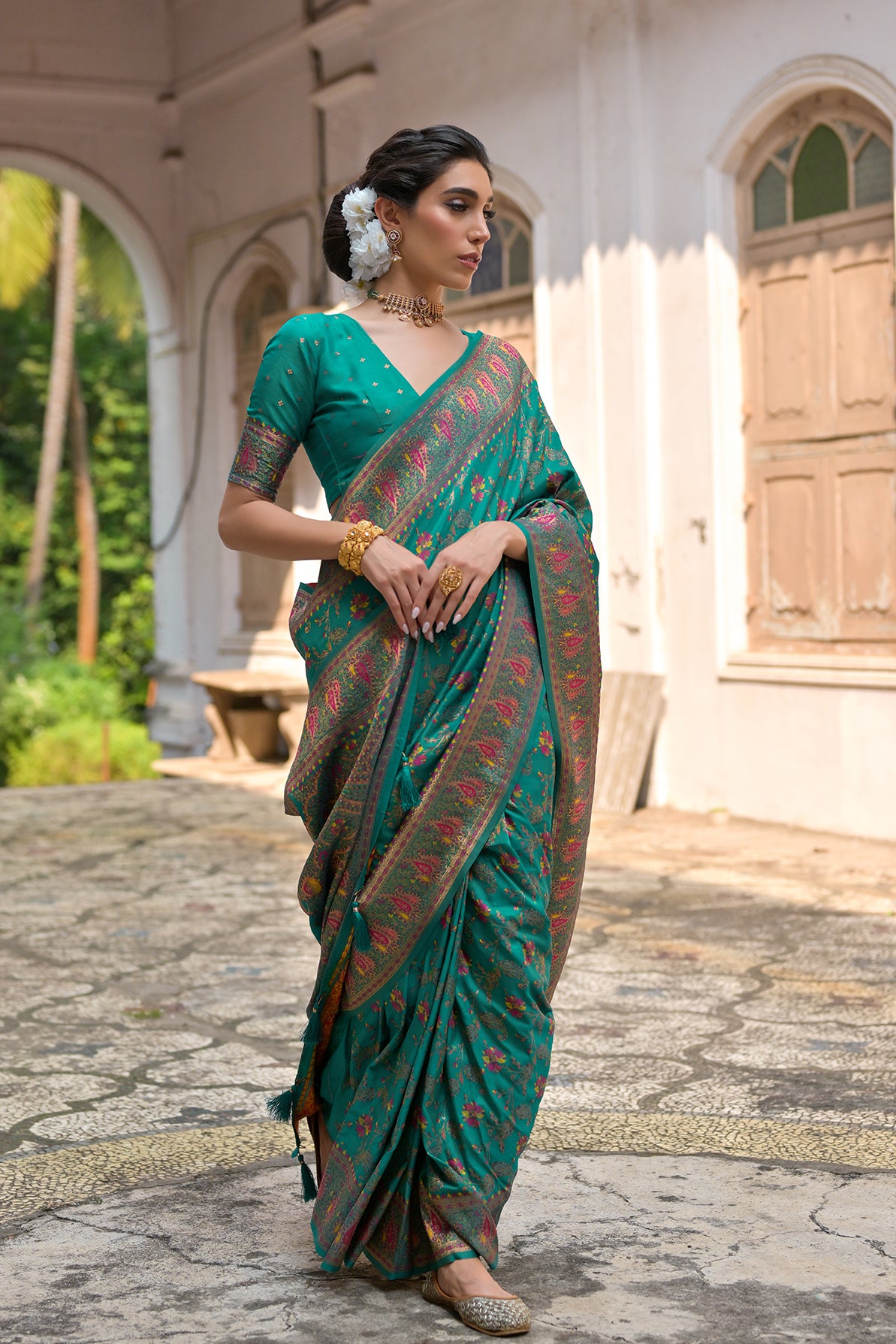 Rama Silk Saree with Thread Jal and Floral Weaves