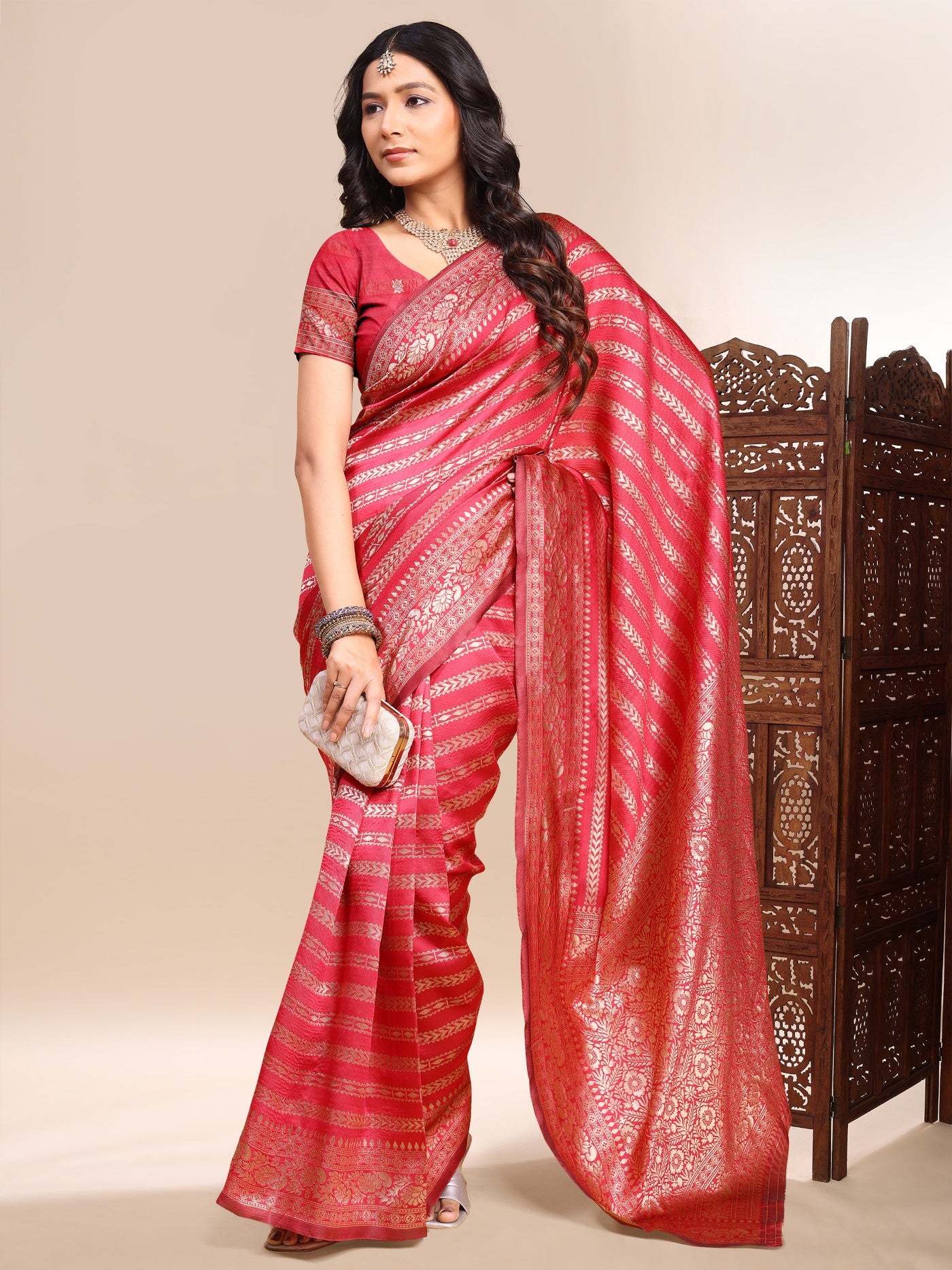 Red Lichi Silk Saree With Classic Weaving