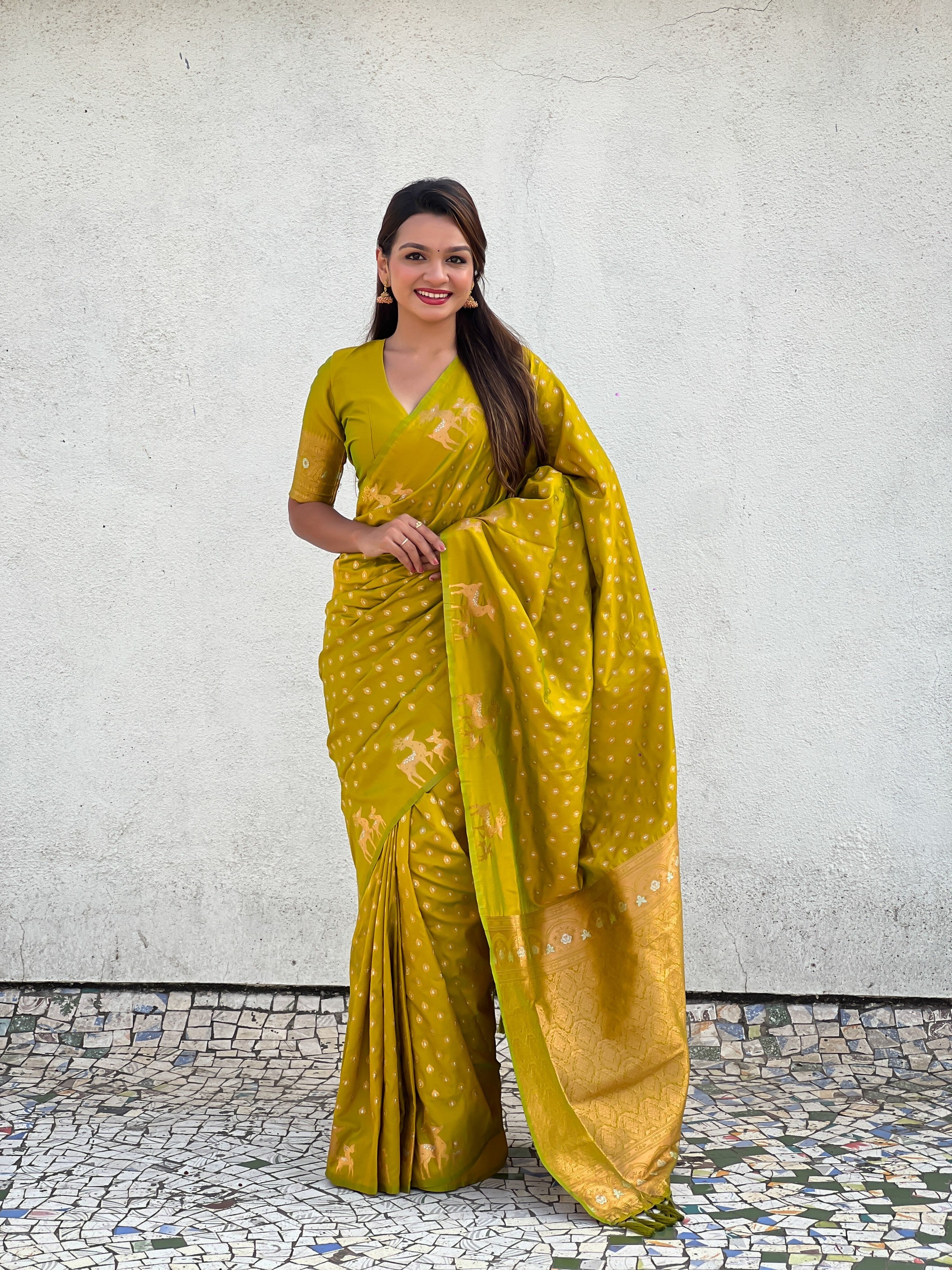 Weaving Dual Jari Designer Green Soft Silk Ethnic Saree