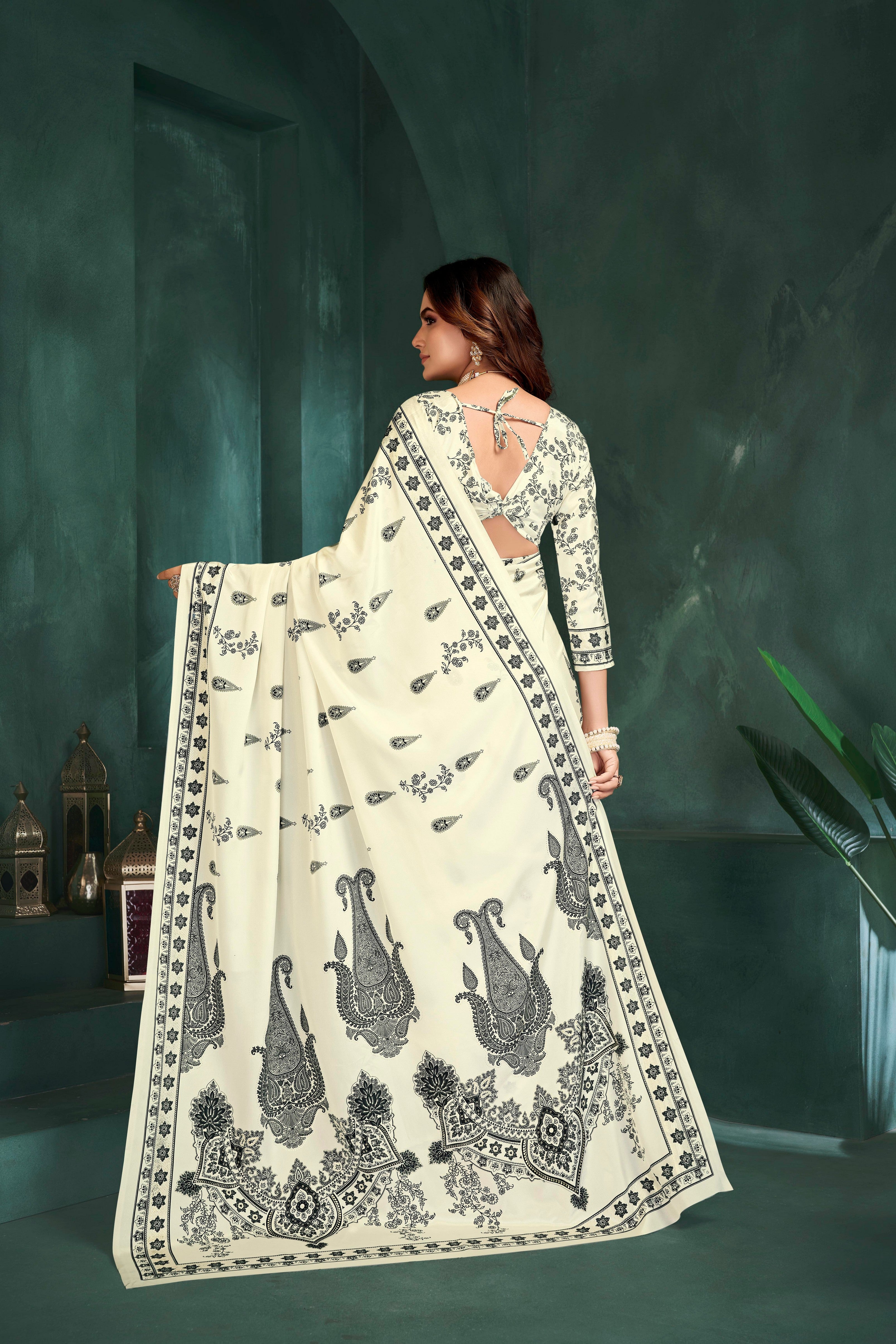 White Sophisticated Position Digital Foil Printed Crepe Silk Saree