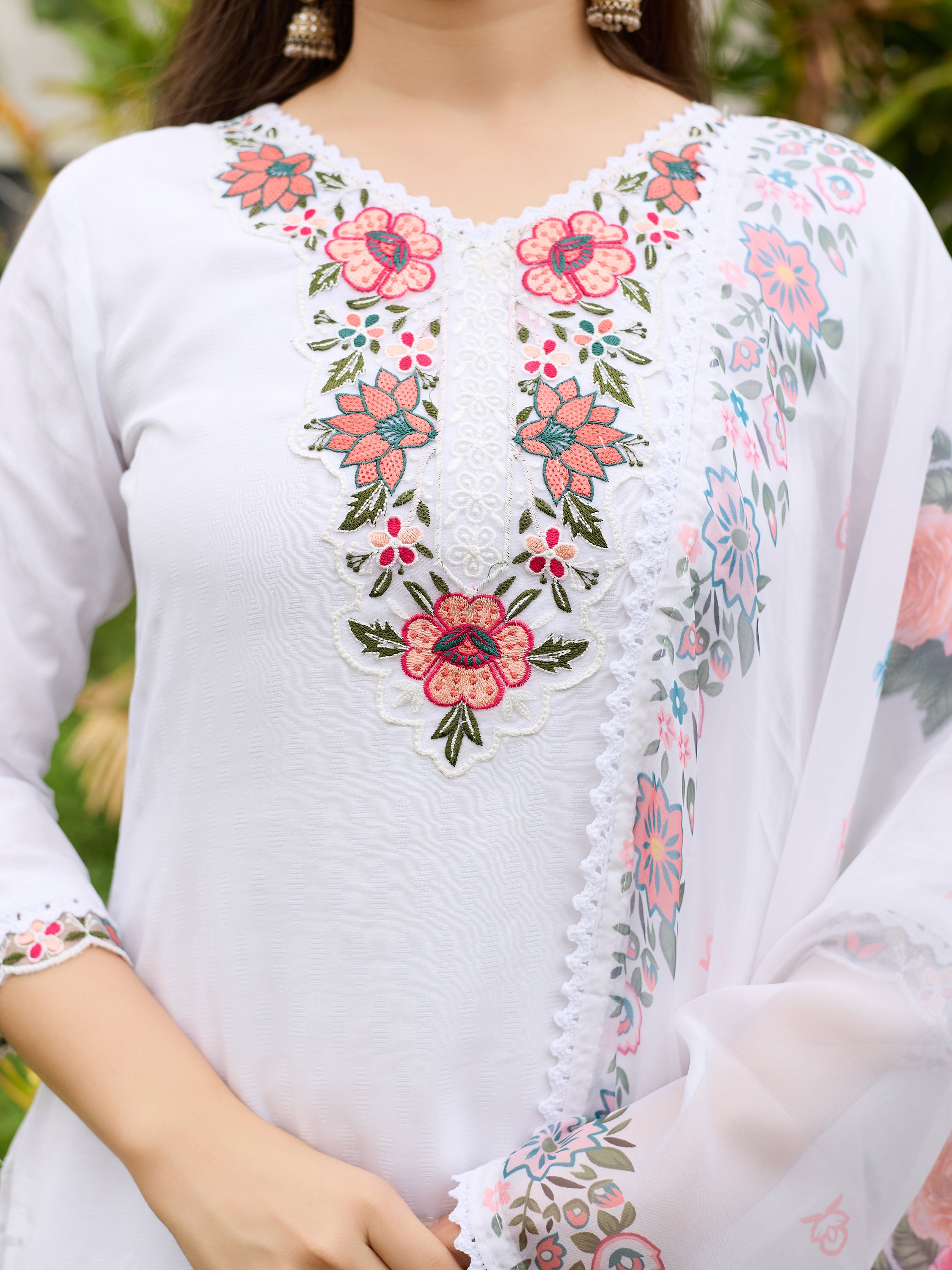 White Viscose Elegant Kurta Pant Set With Thread Work