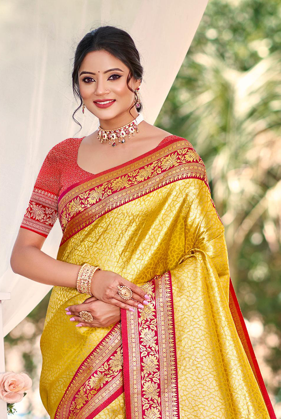 Yellow Kanjivaram Silk Saree With Elegant Flow and Traditional Feel