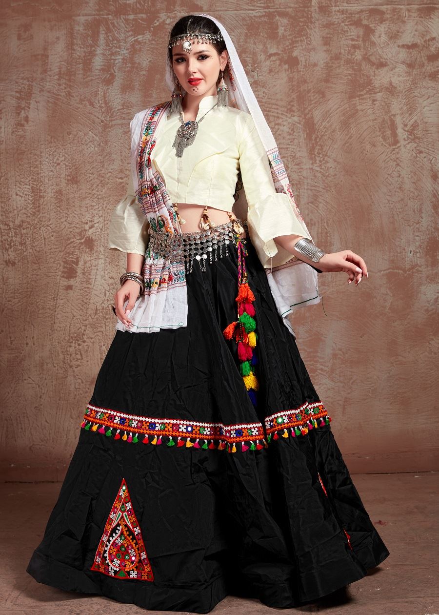 Black And White Navratri Chaniya Choli With Gamthi Work Butta And  Tassels Lace