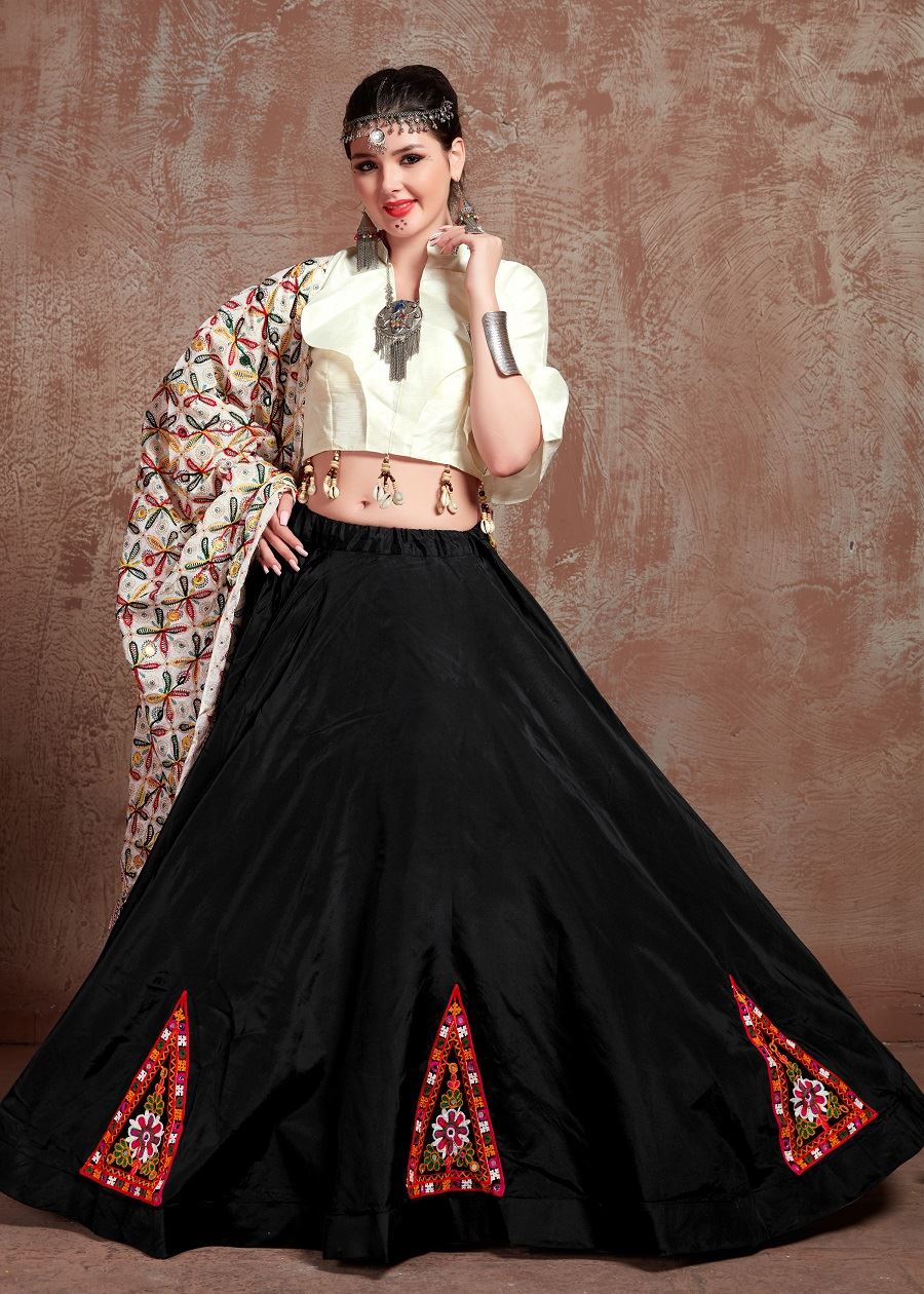 Black And White Navratri Chaniya Choli With Gamthi Work Butta And  Tassels Lace