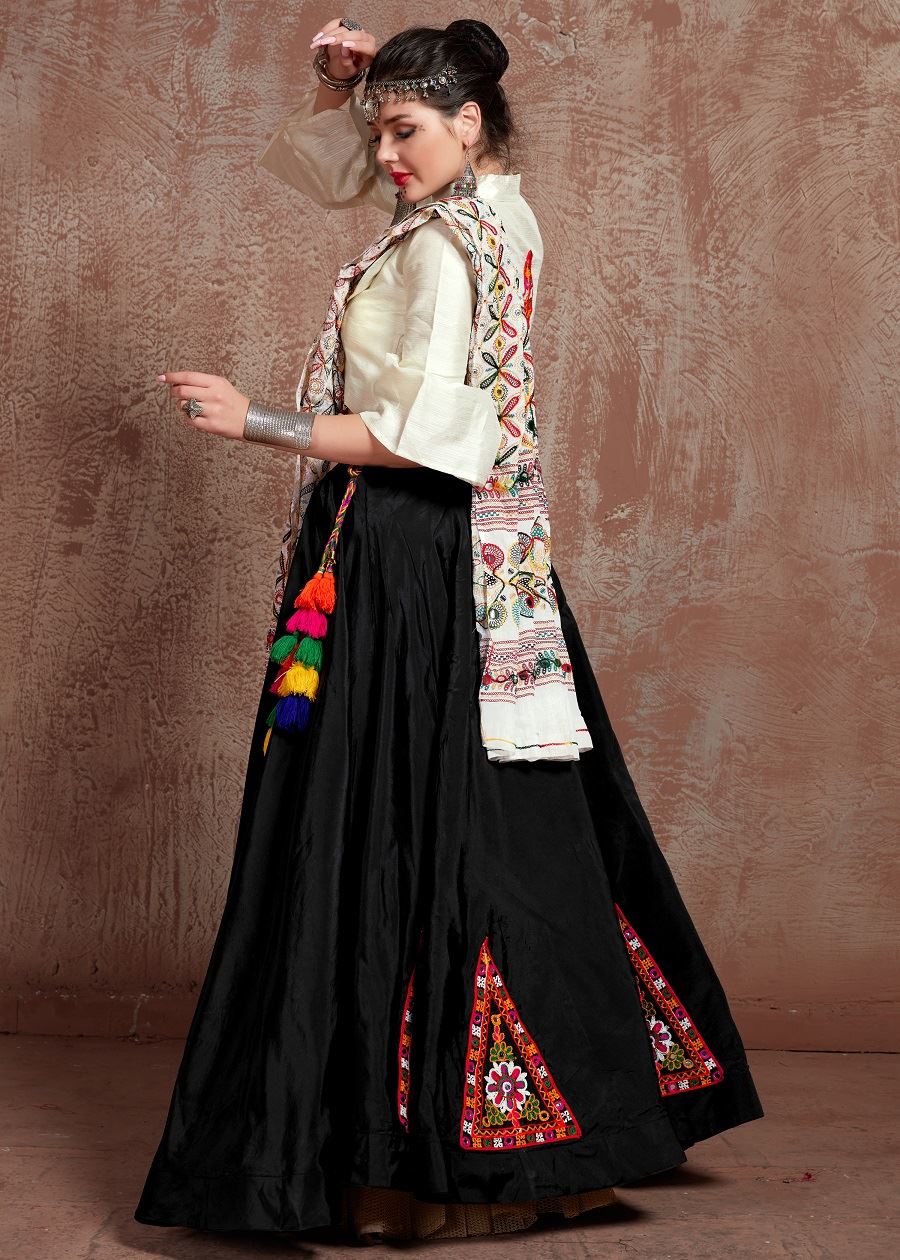 Black And White Navratri Chaniya Choli With Gamthi Work Butta And  Tassels Lace
