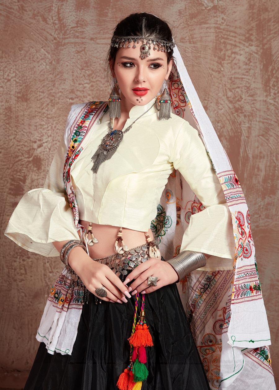 Black And White Navratri Chaniya Choli With Gamthi Work Butta And  Tassels Lace