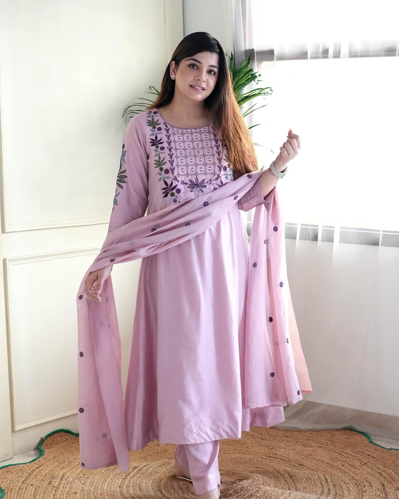 Baby Pink Kurta Pant Set With Heavy Thread Embroidery Work
