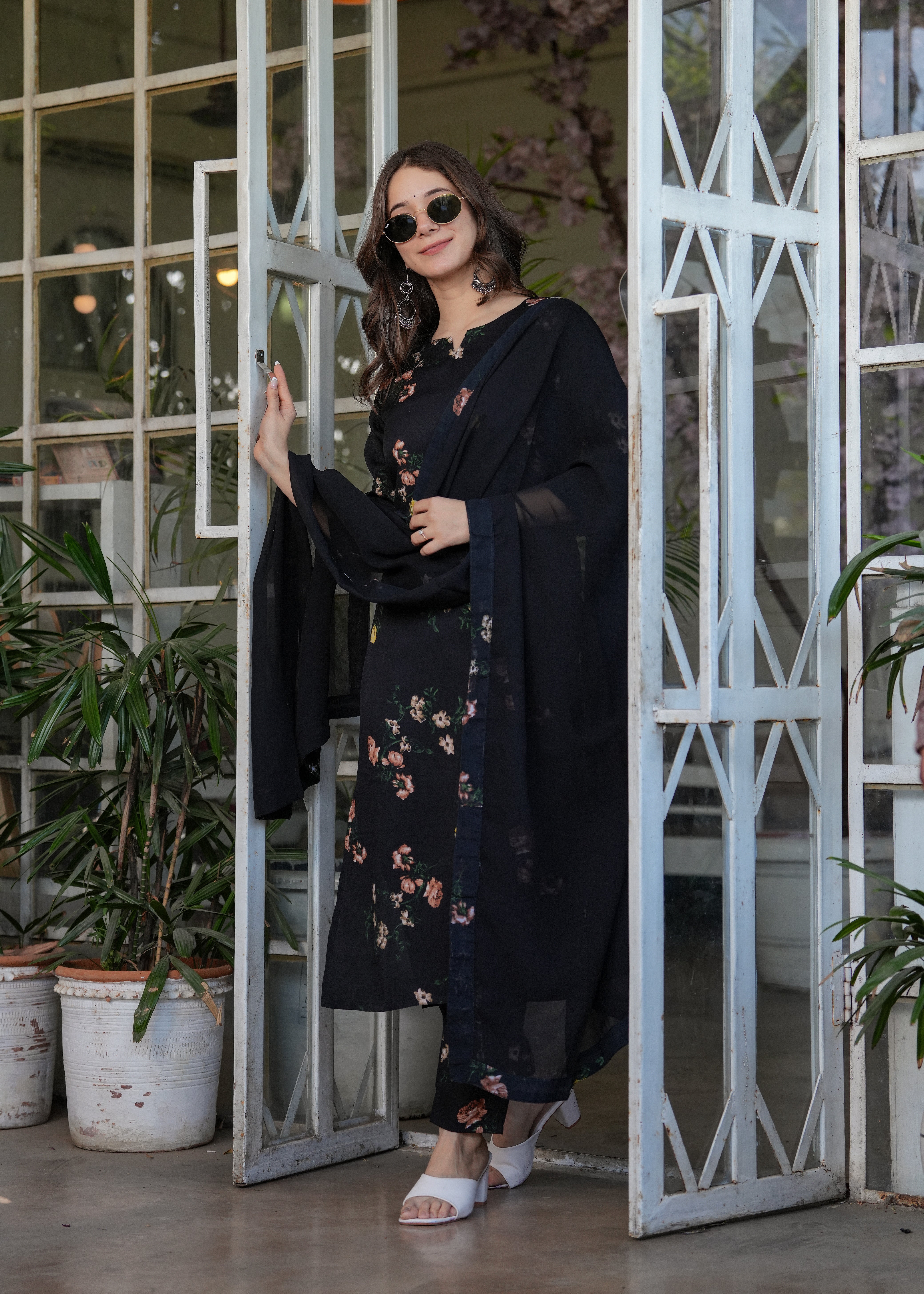 Black French Crepe Elegant Kurta Pant Set With Print