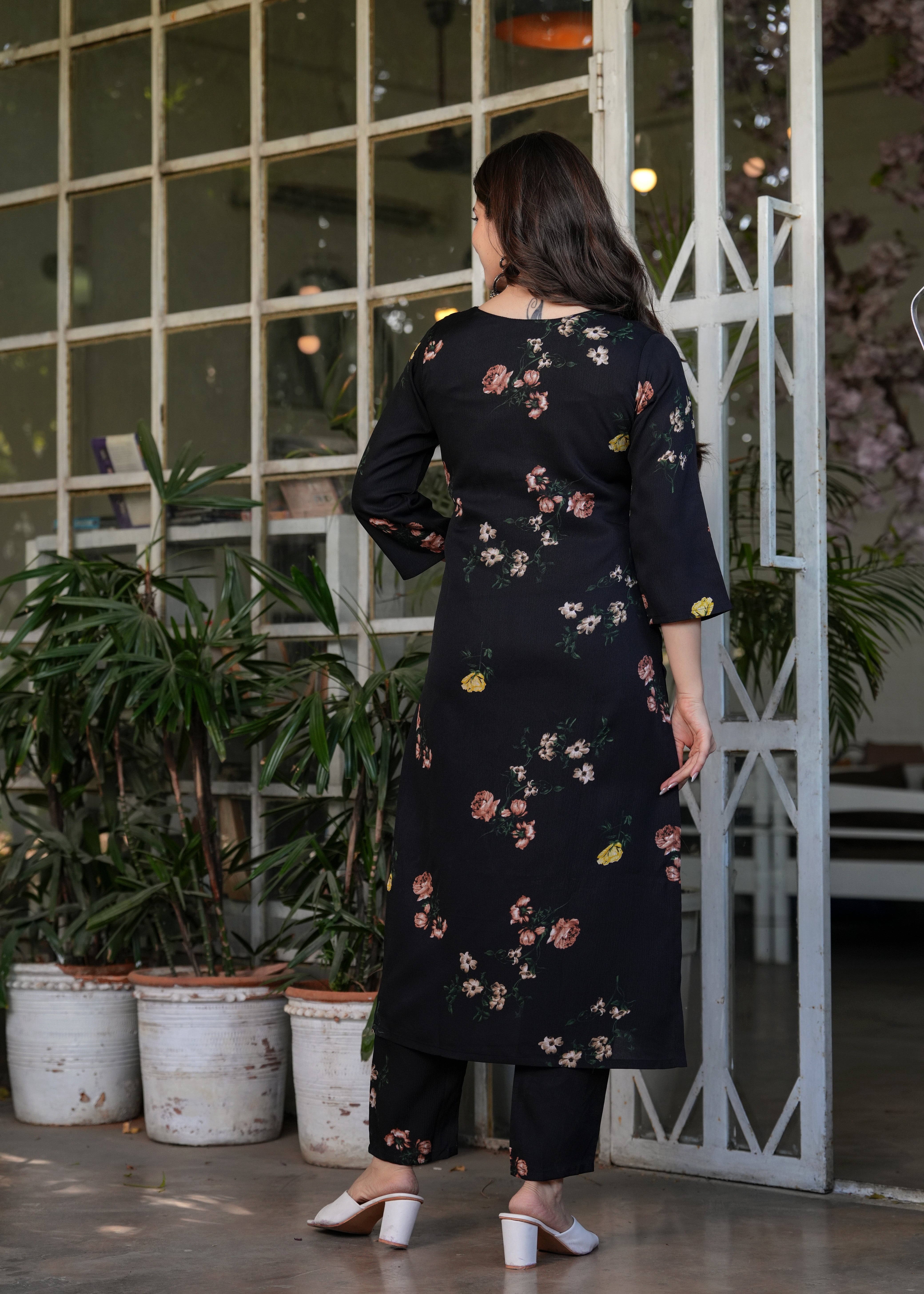 Black French Crepe Elegant Kurta Pant Set With Print