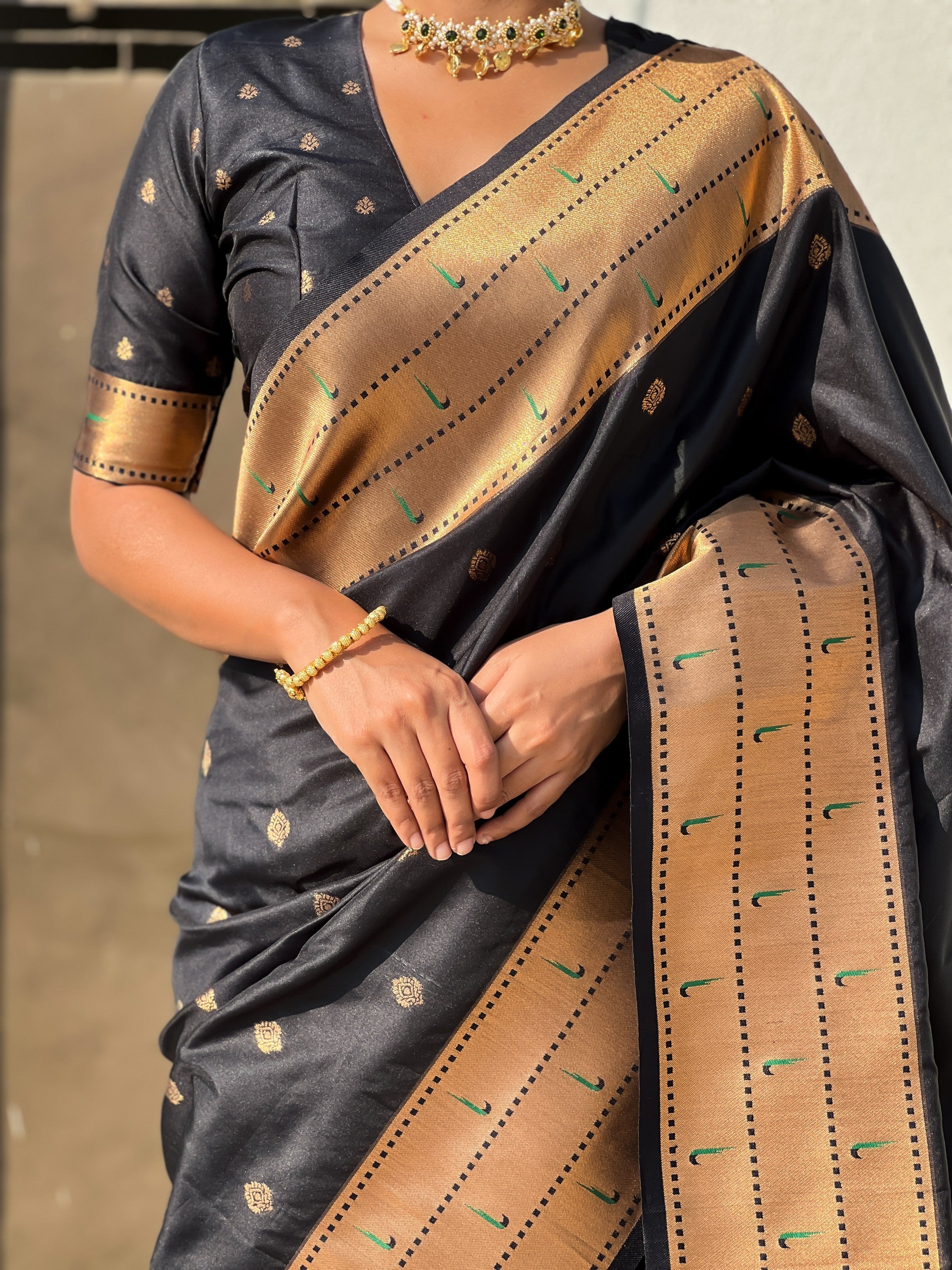 Black Soft Silk Weaving Figure Pallu Designer Ceremonial Saree
