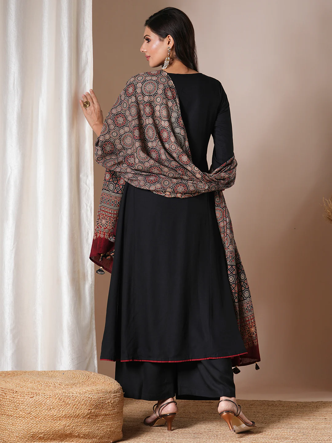Black Viscose Kurta Pant Set With Embroidery Work